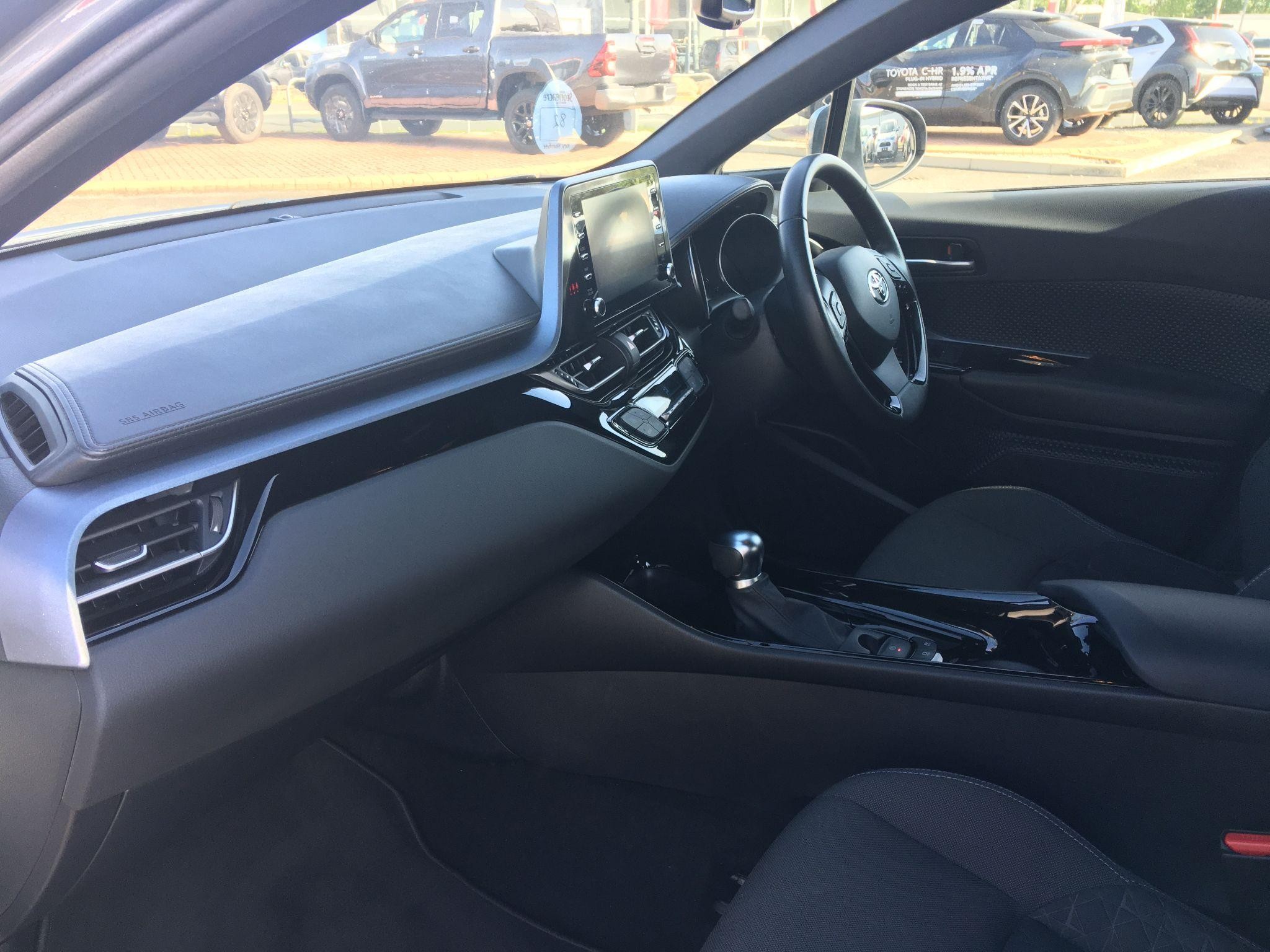 Toyota C-HR Image 14