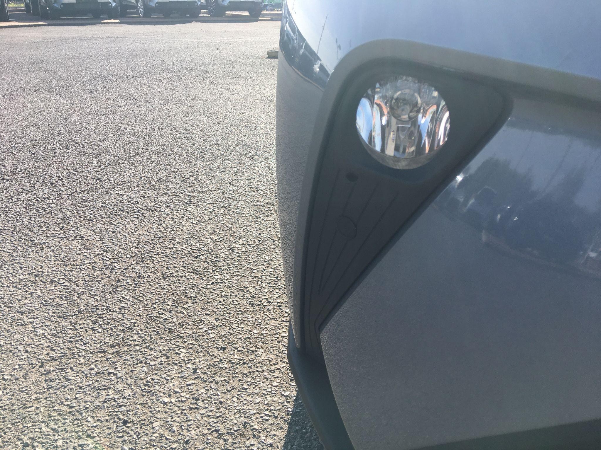 Toyota C-HR Image 21