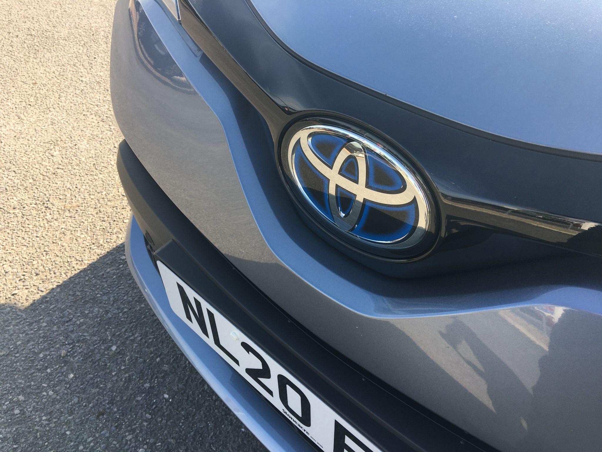 Toyota C-HR Image 22