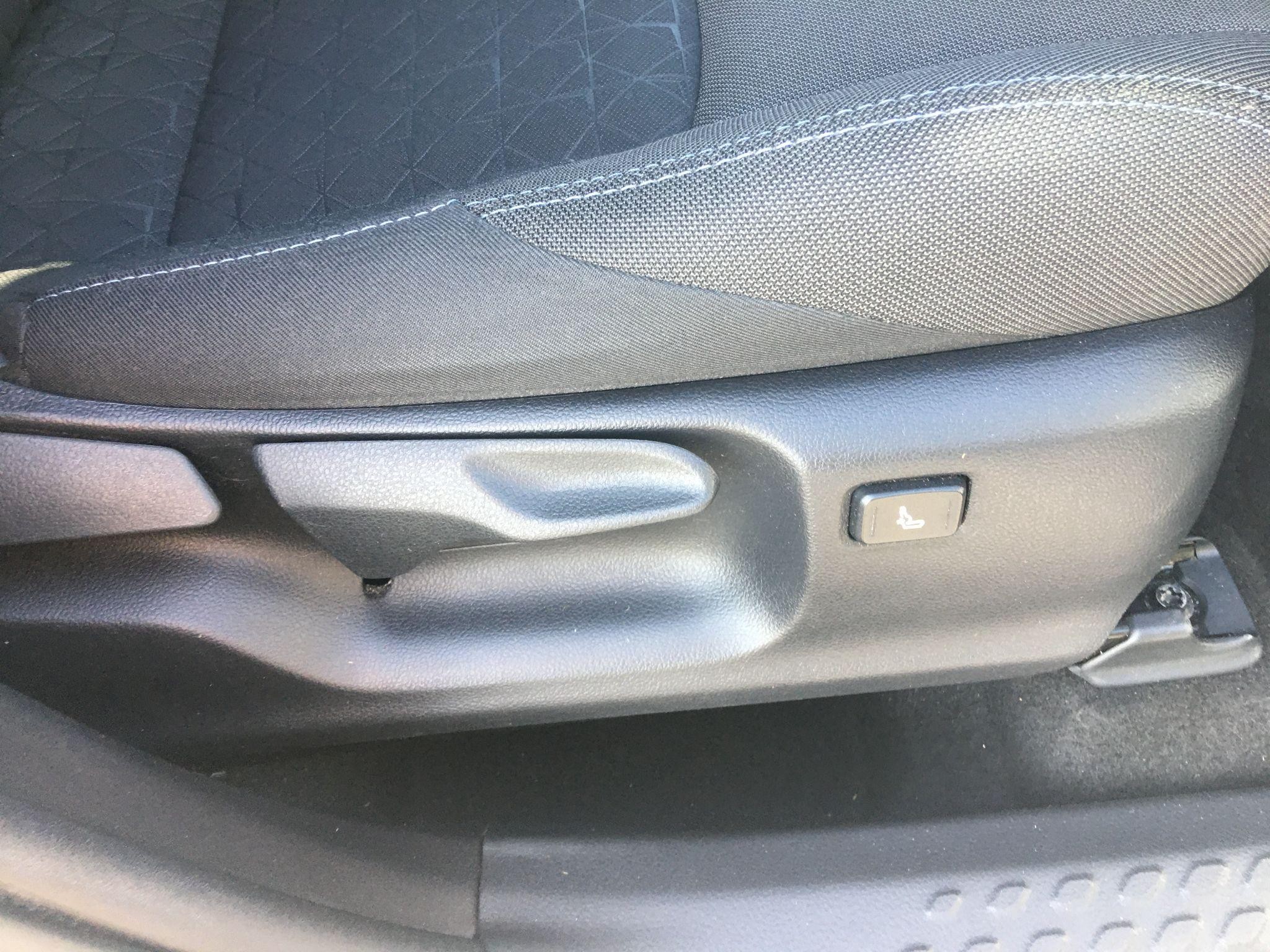 Toyota C-HR Image 39
