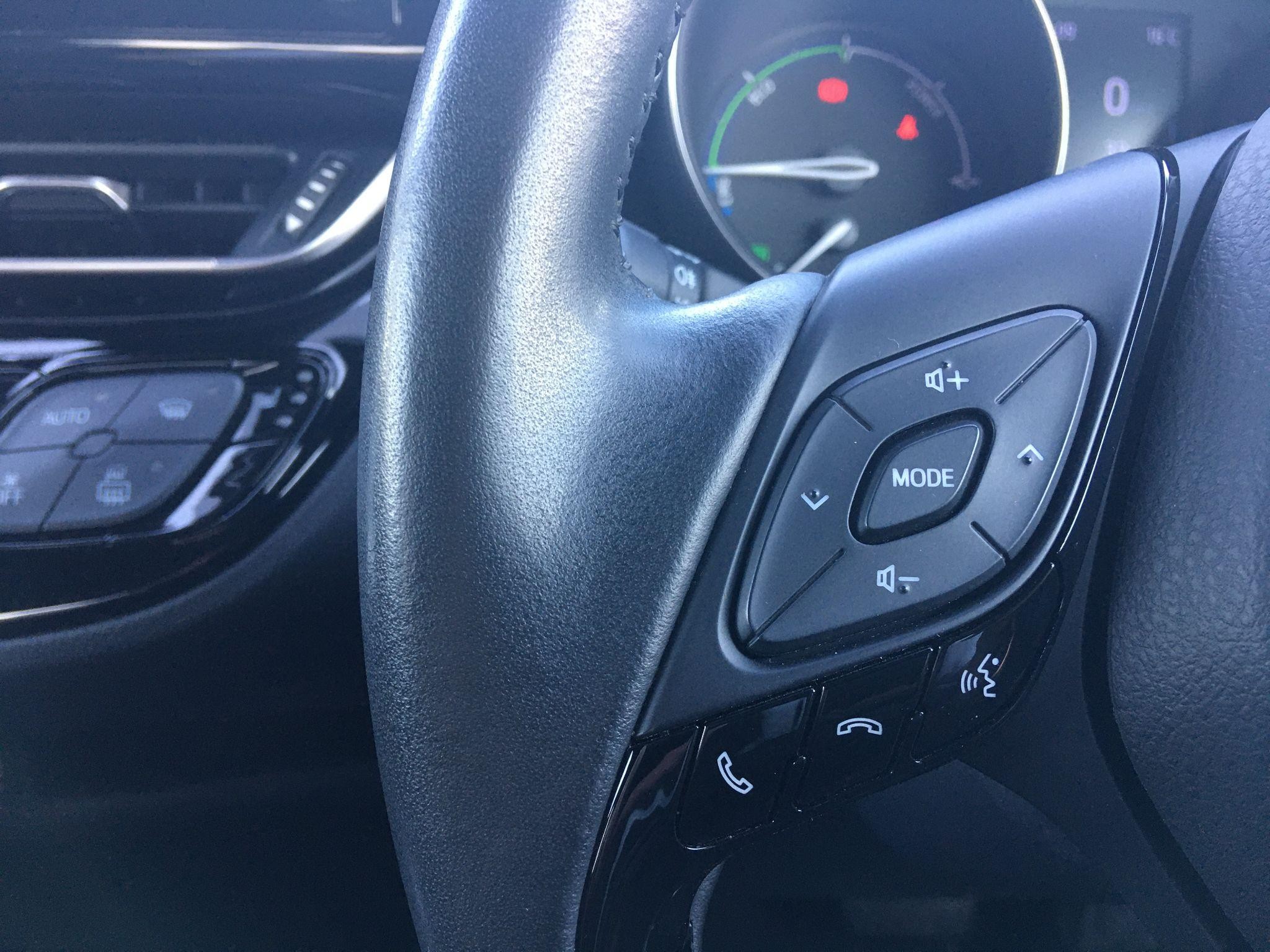 Toyota C-HR Image 40