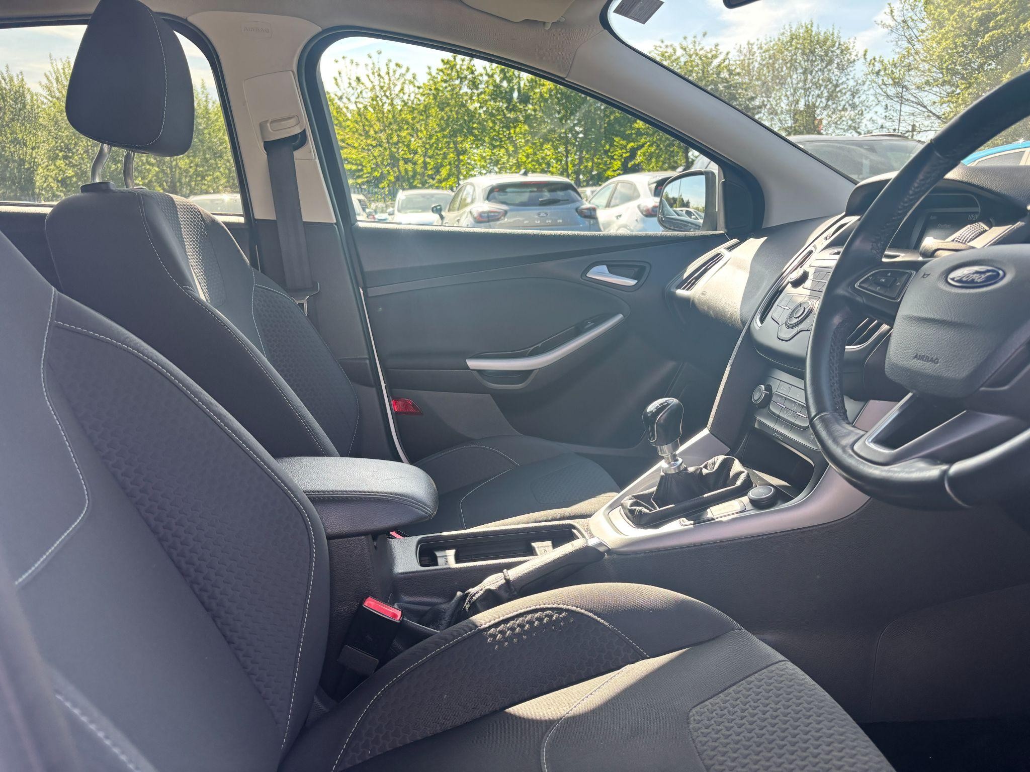 Ford Focus Image 10