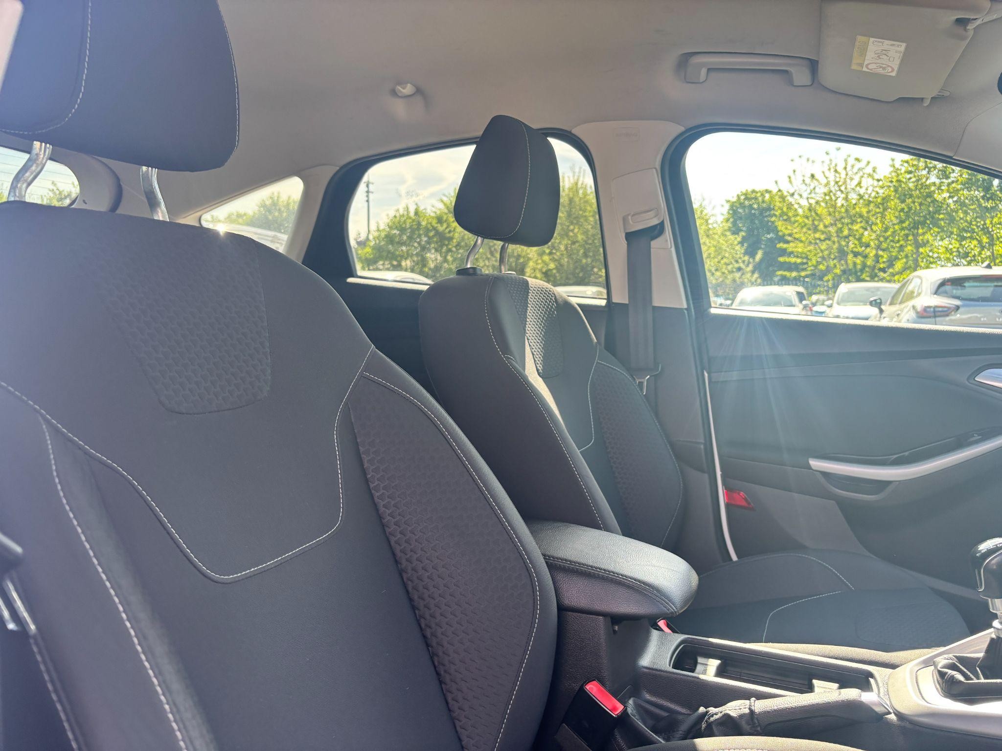 Ford Focus Image 11