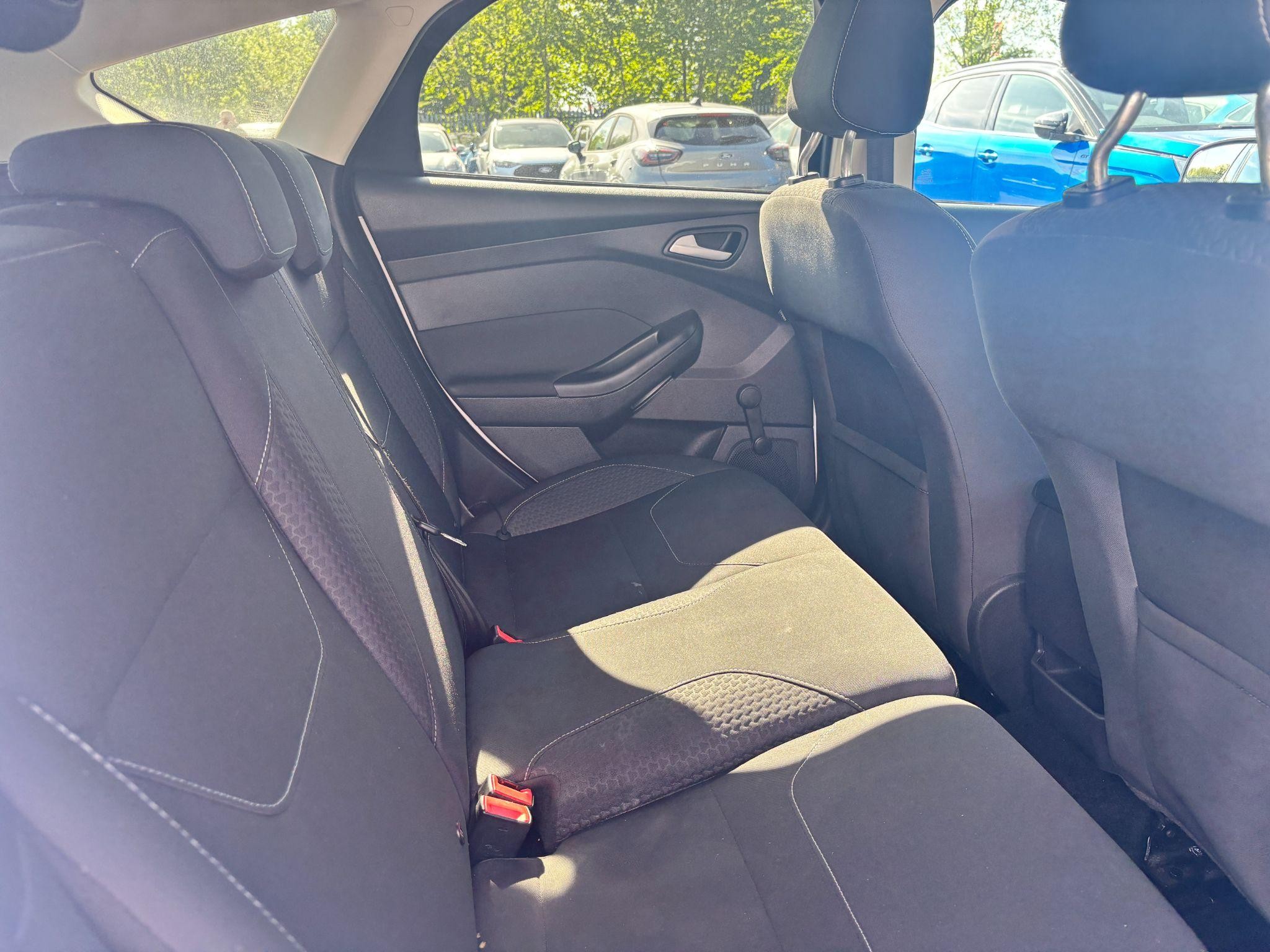Ford Focus Image 12