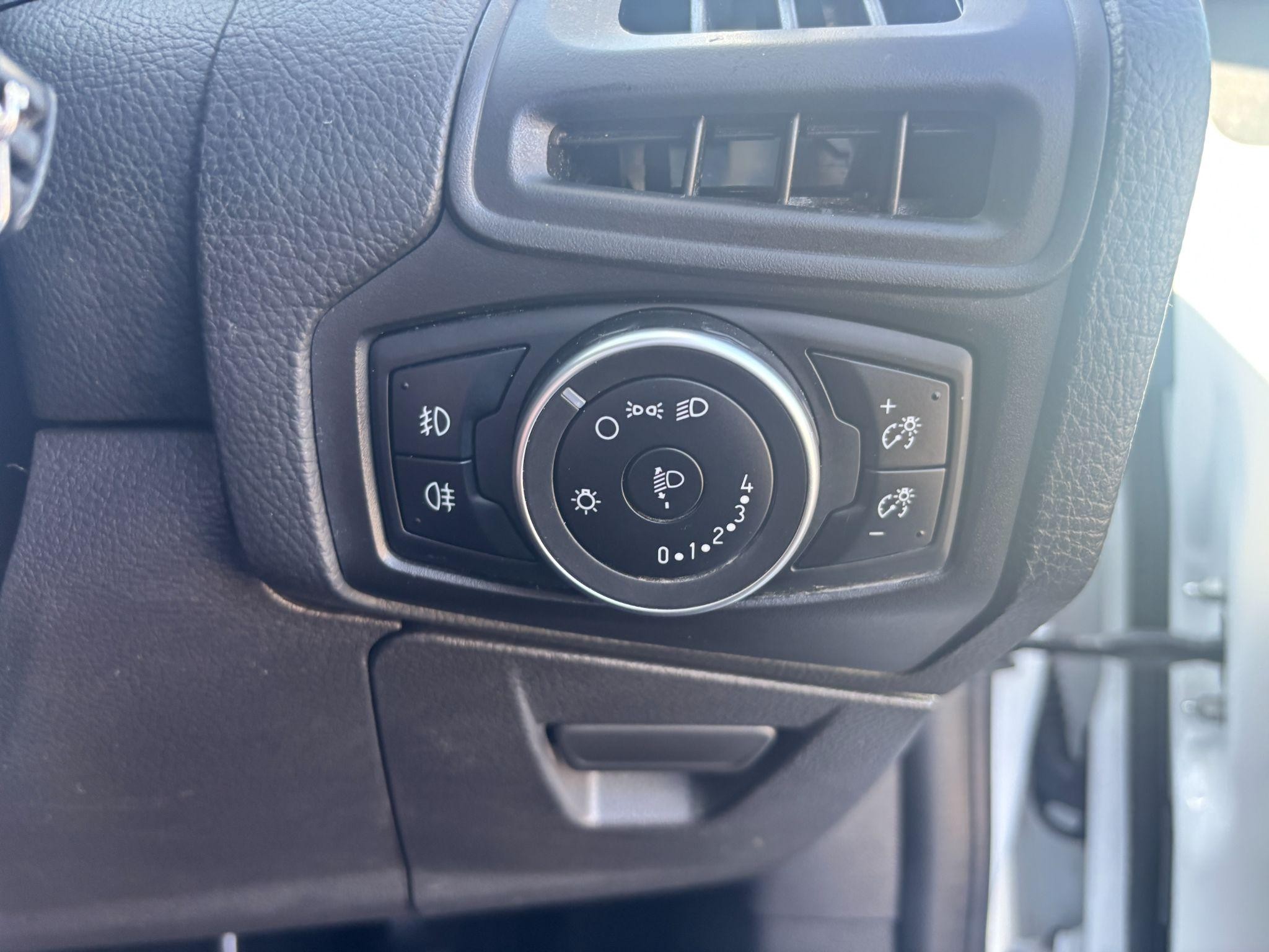 Ford Focus Image 18