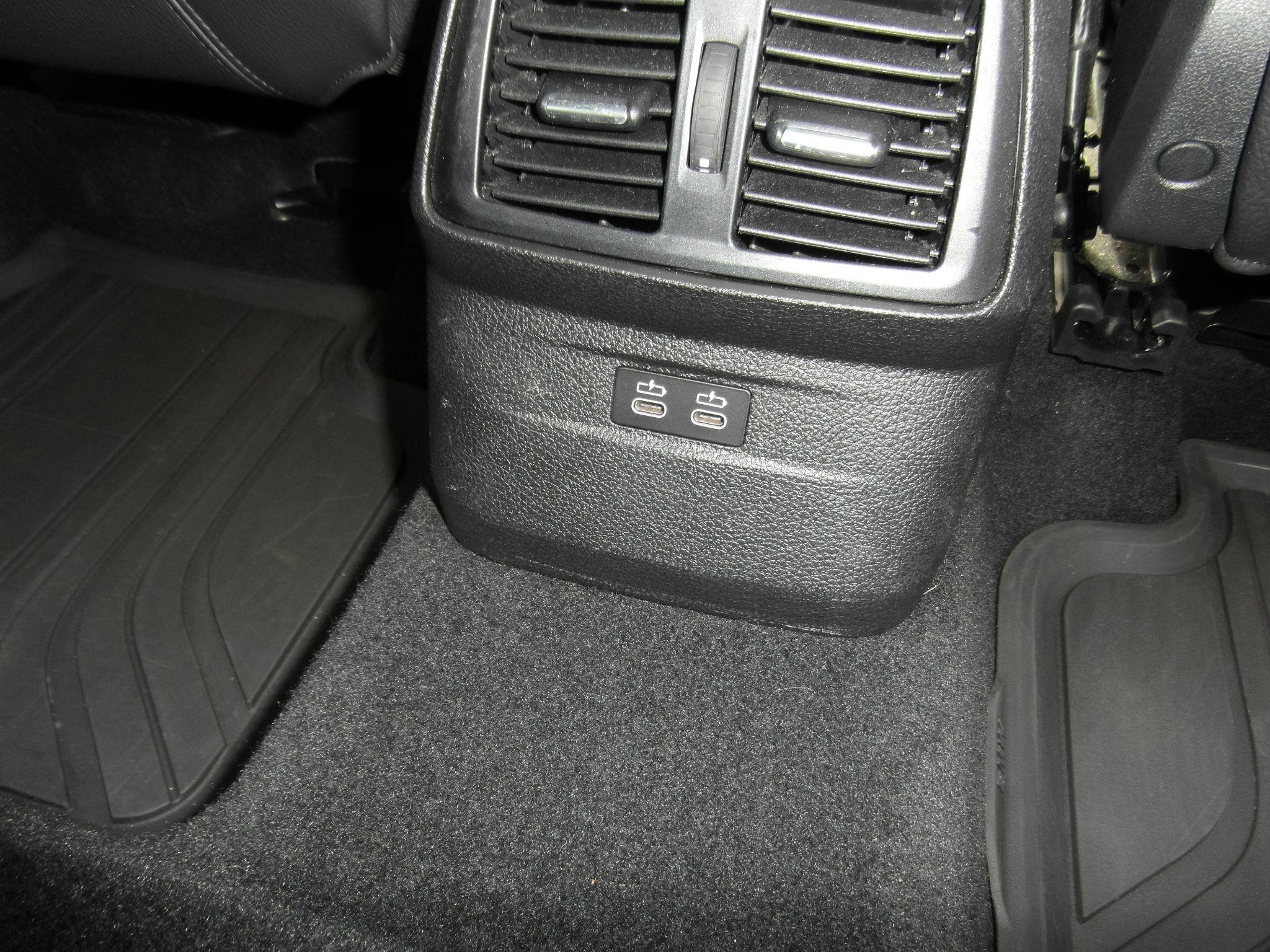 BMW 2 Series Active Tourer Image 29