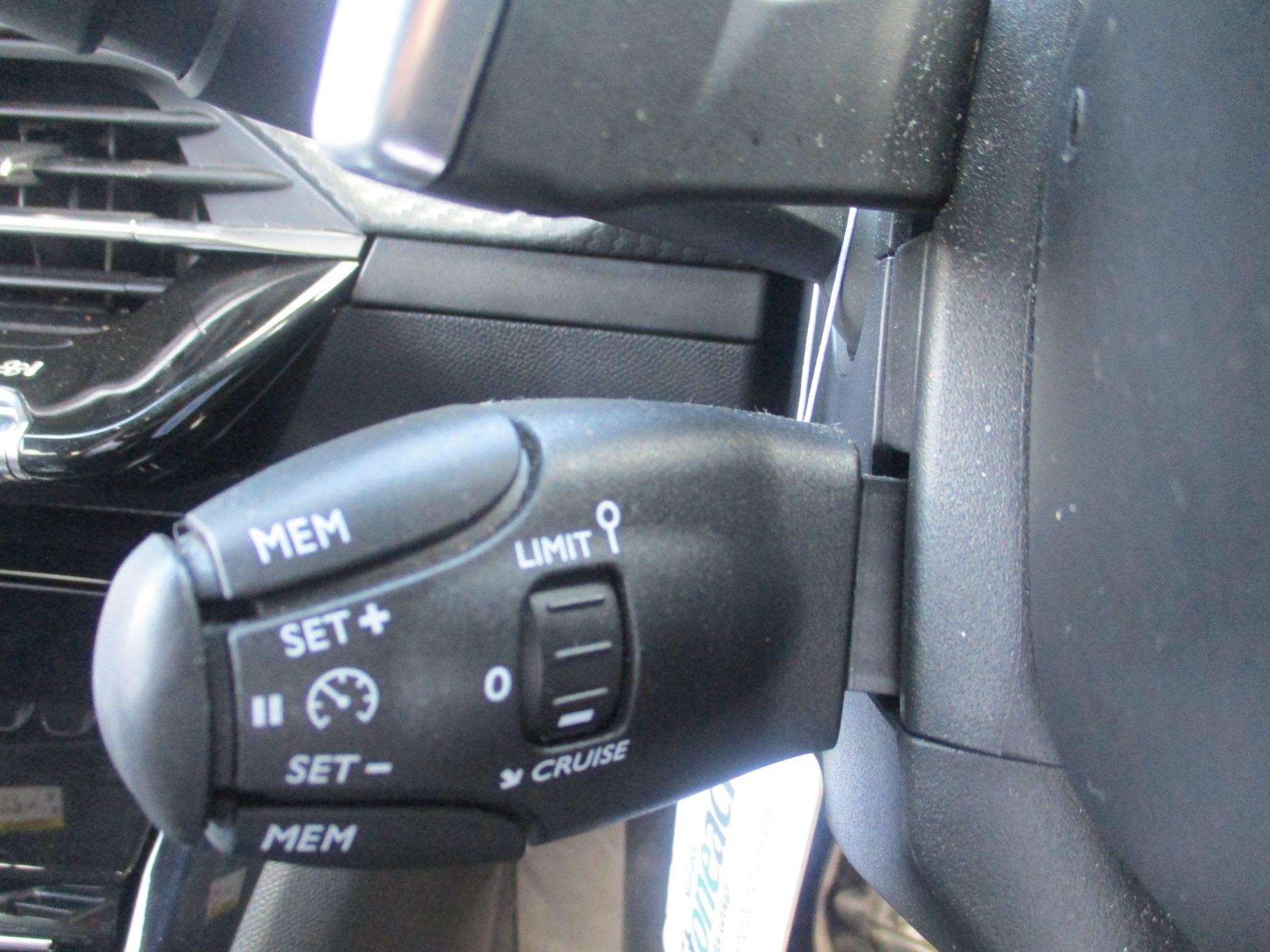 Peugeot 2008 Image 18