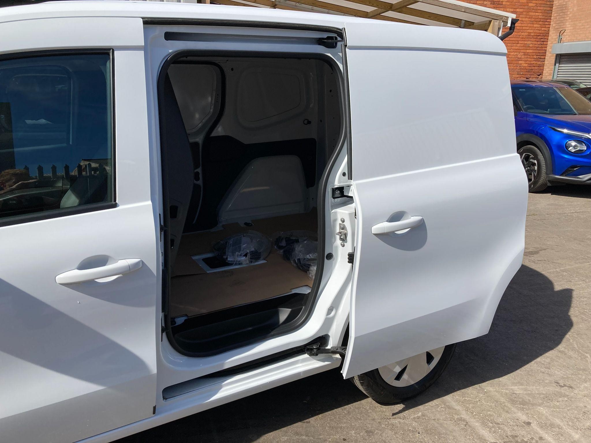 Nissan Townstar Image 12