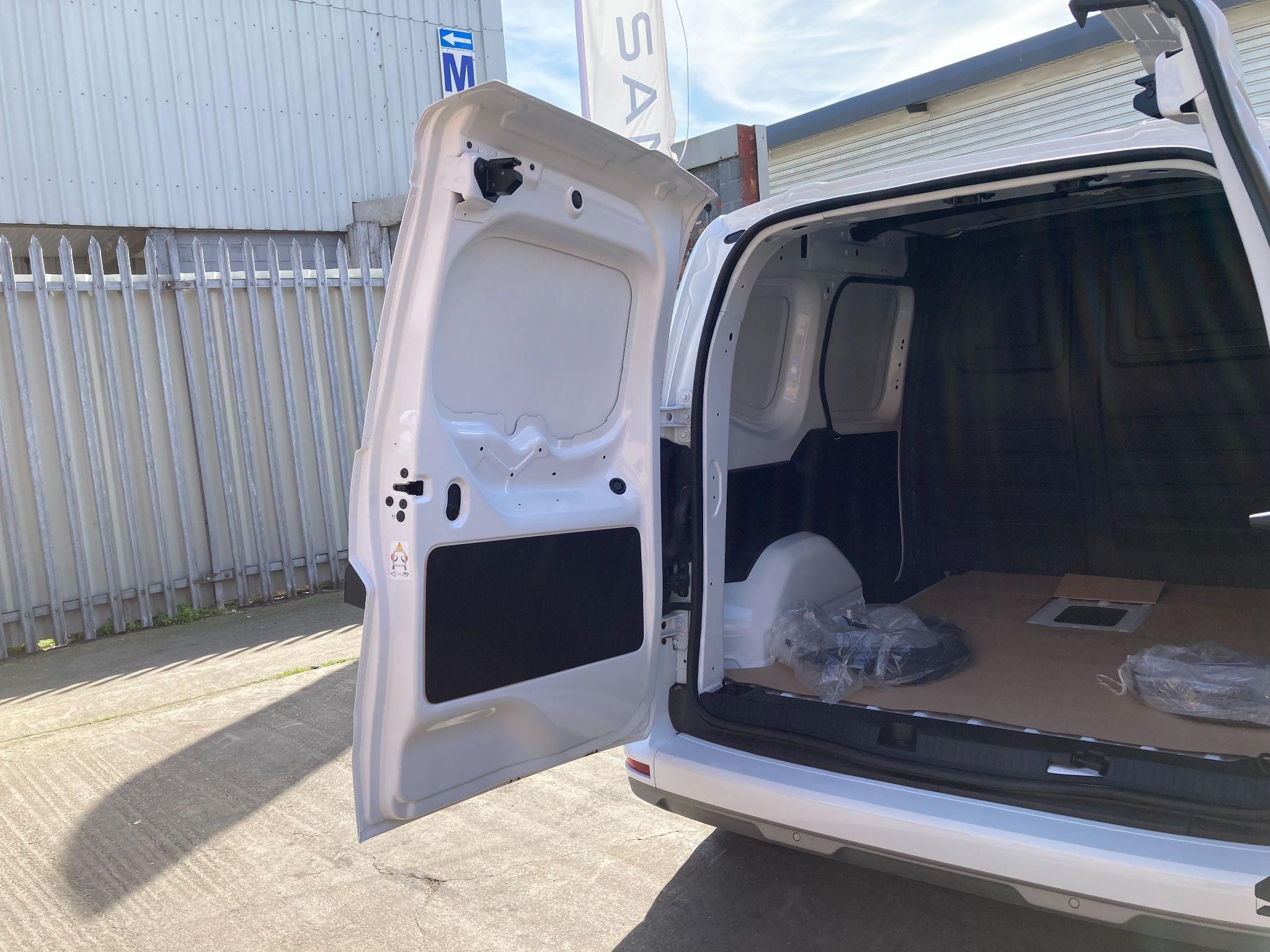 Nissan Townstar Image 15
