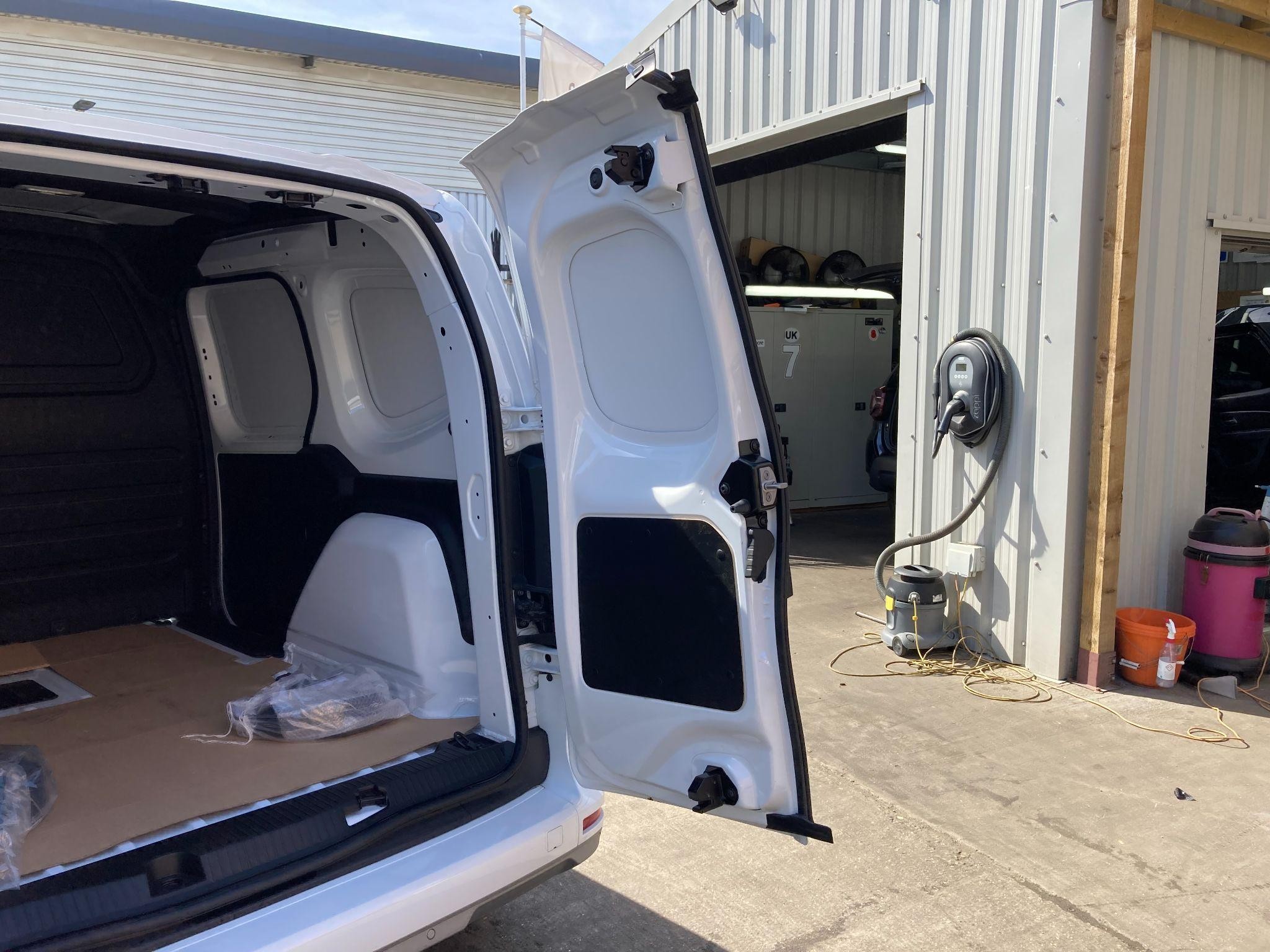 Nissan Townstar Image 16