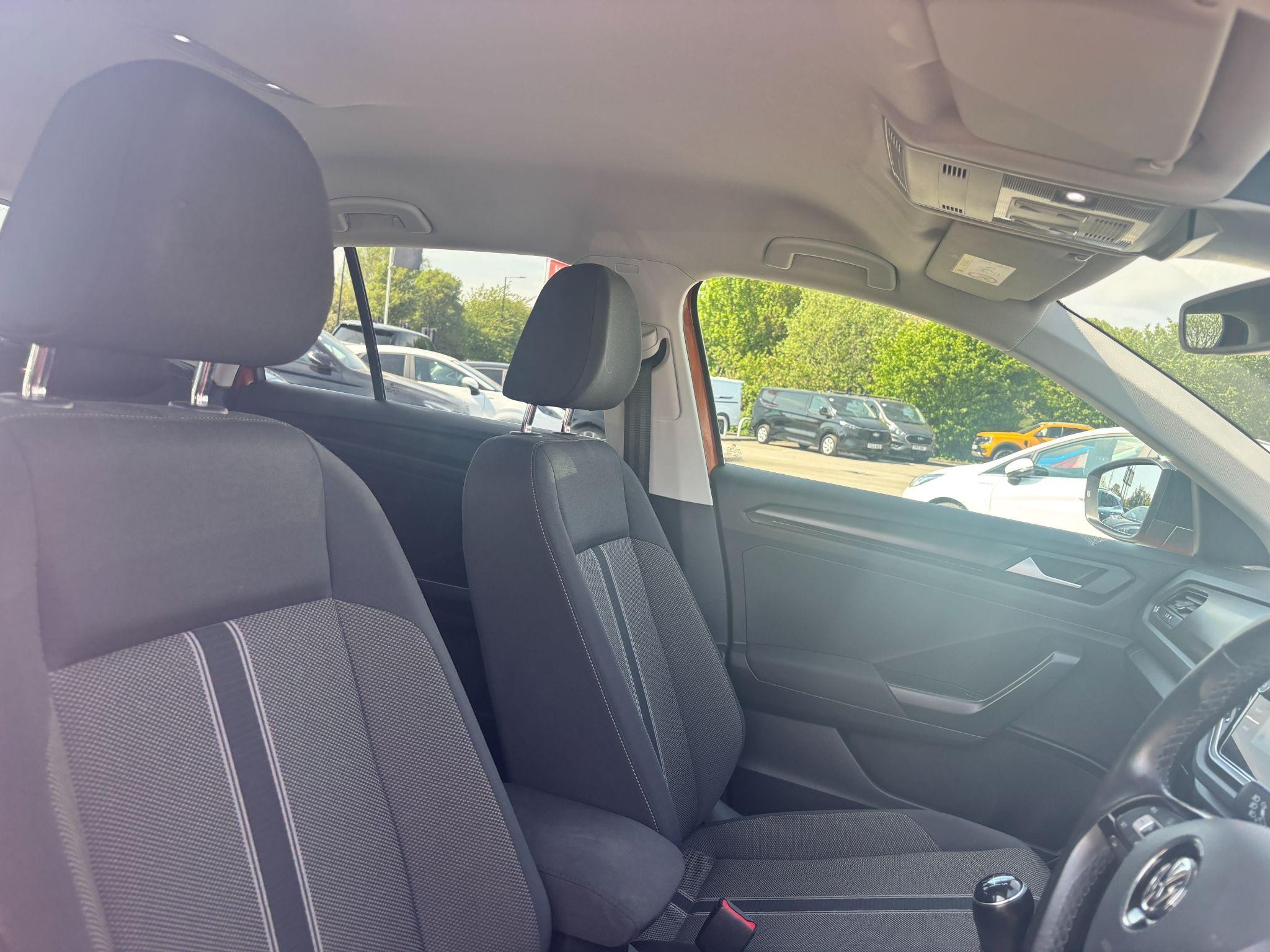 Volkswagen T-Roc Image 12
