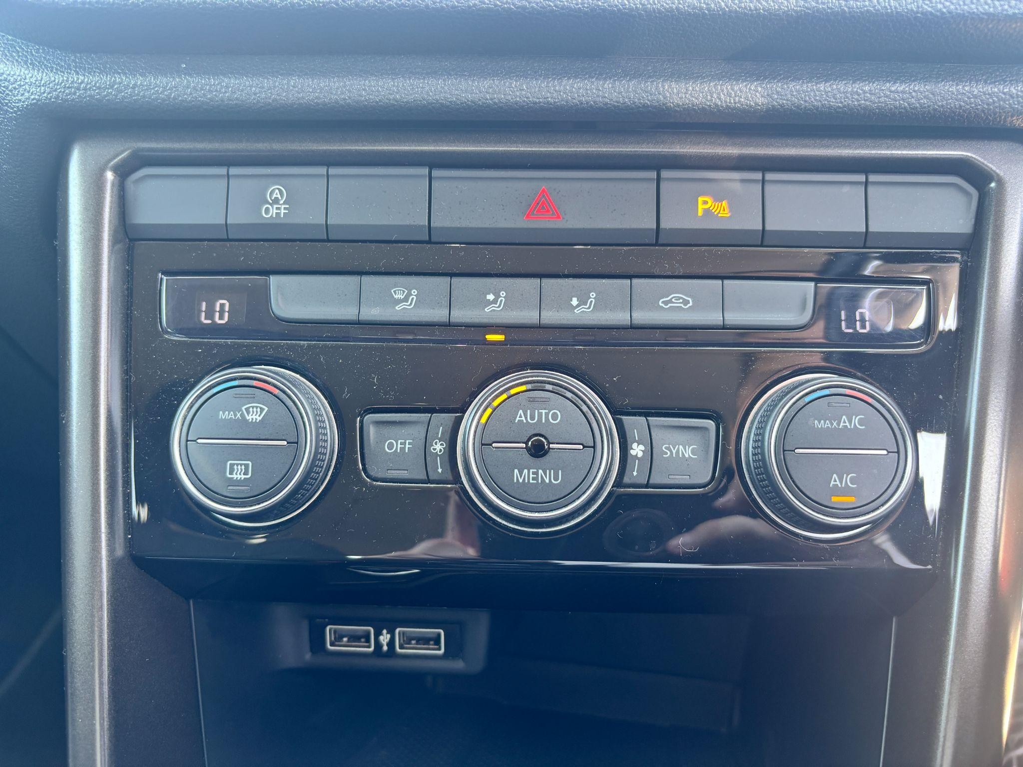Volkswagen T-Roc Image 18