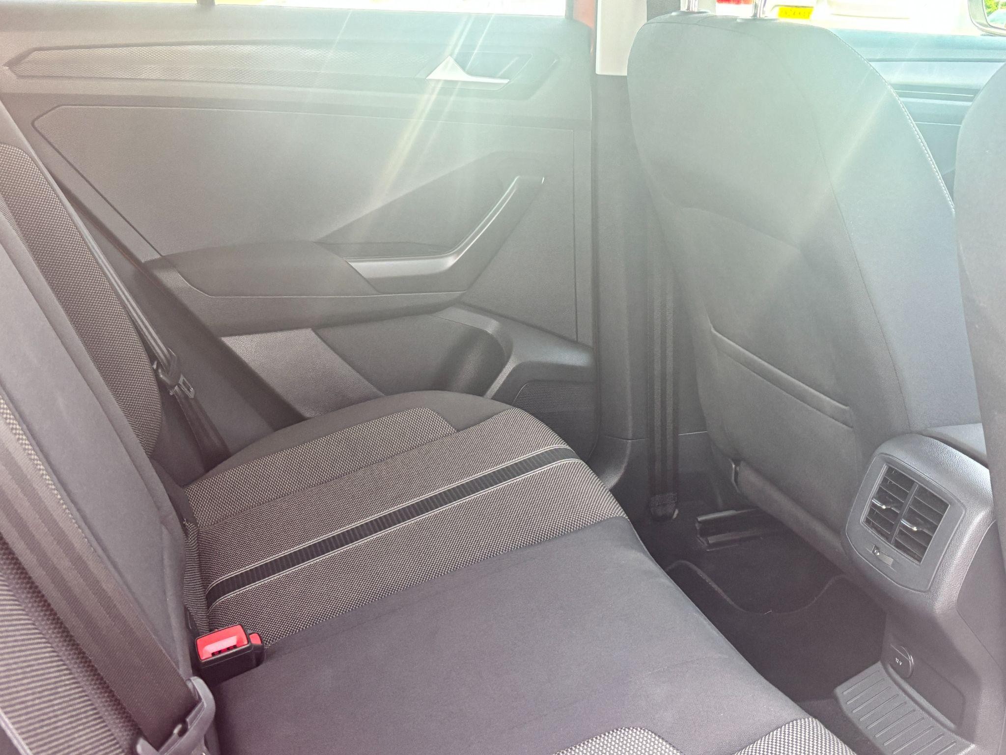 Volkswagen T-Roc Image 25