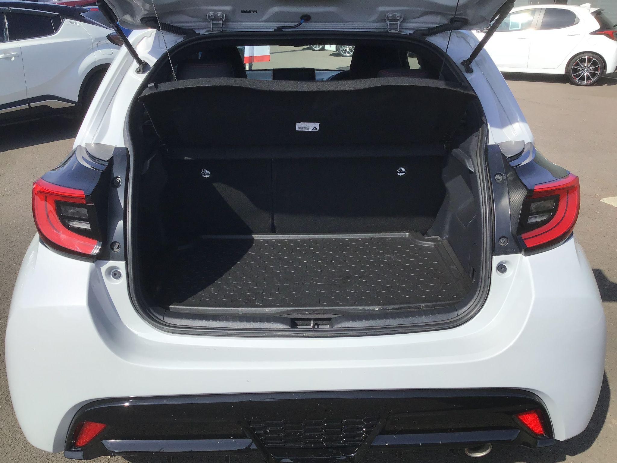 Toyota Yaris Image 12
