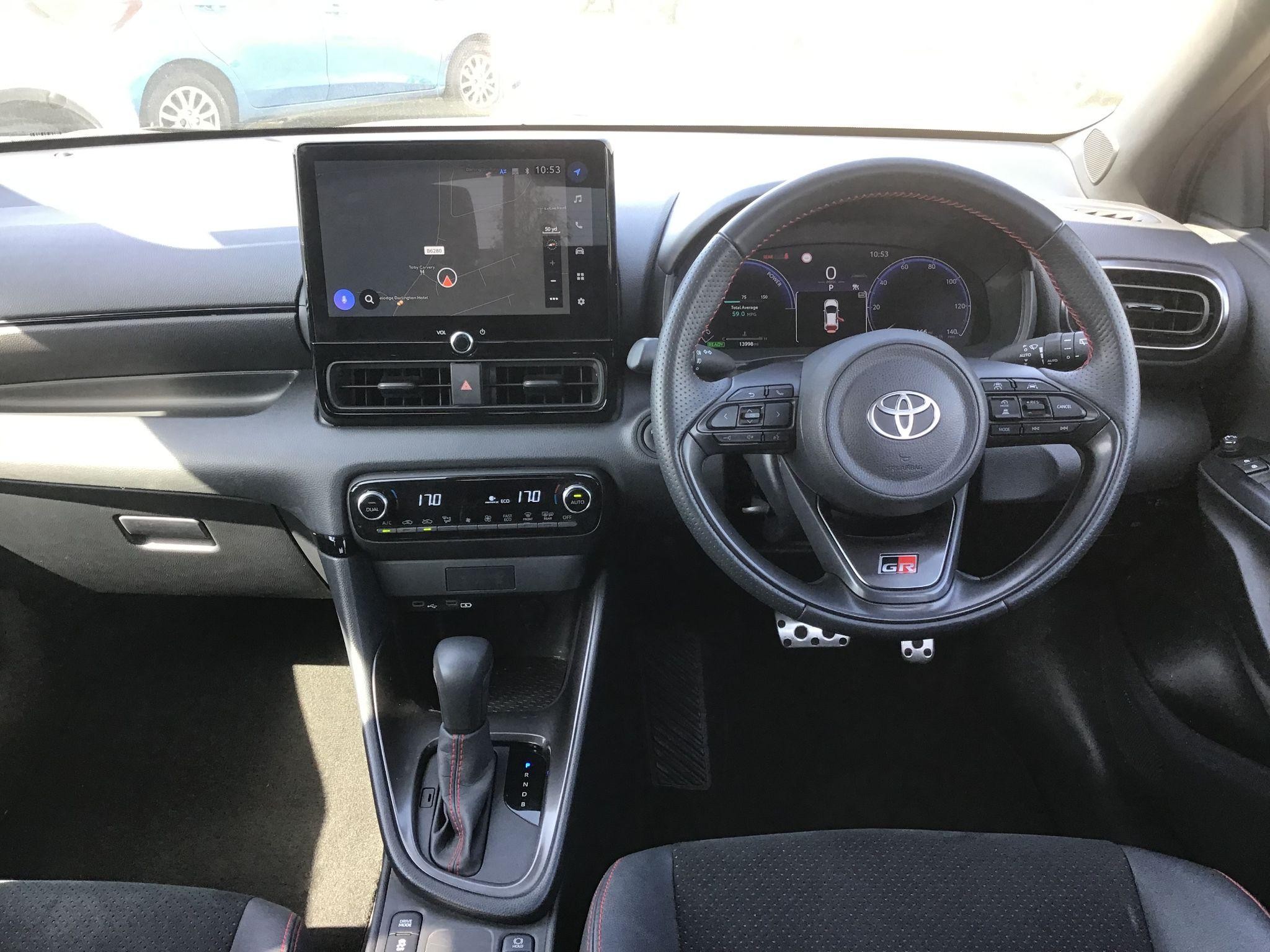 Toyota Yaris Image 14
