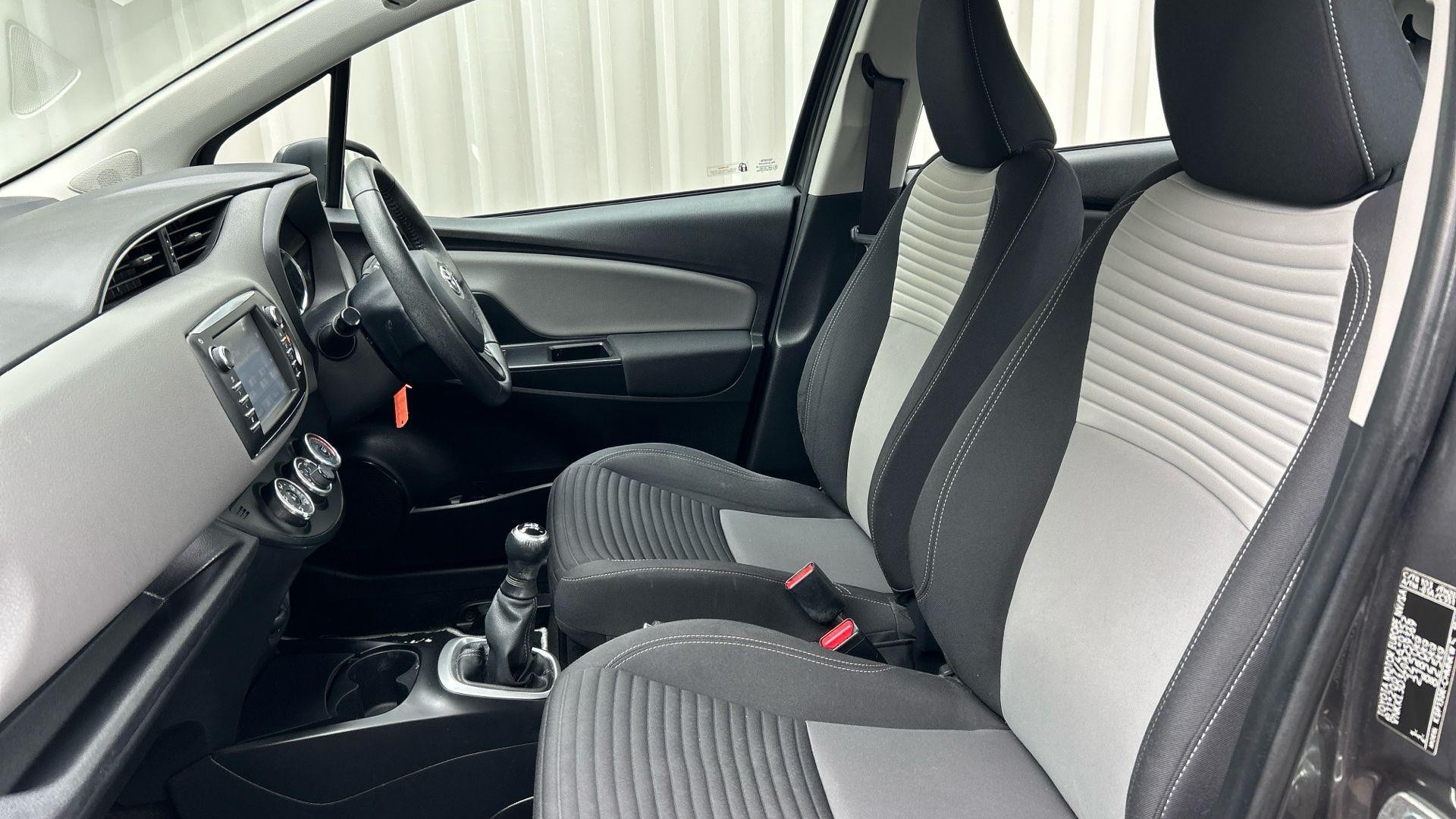 Toyota Yaris Image 16