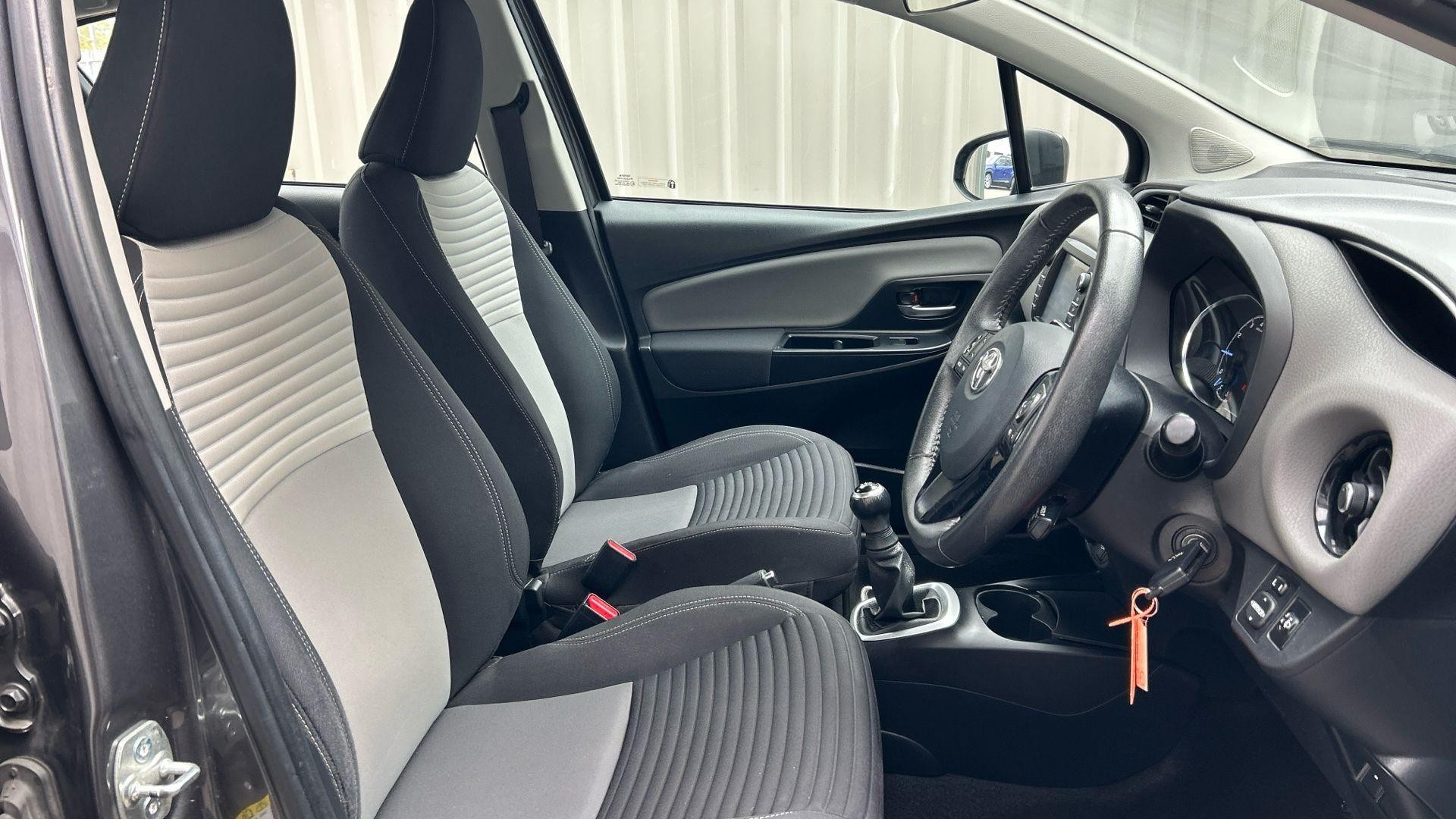 Toyota Yaris Image 17