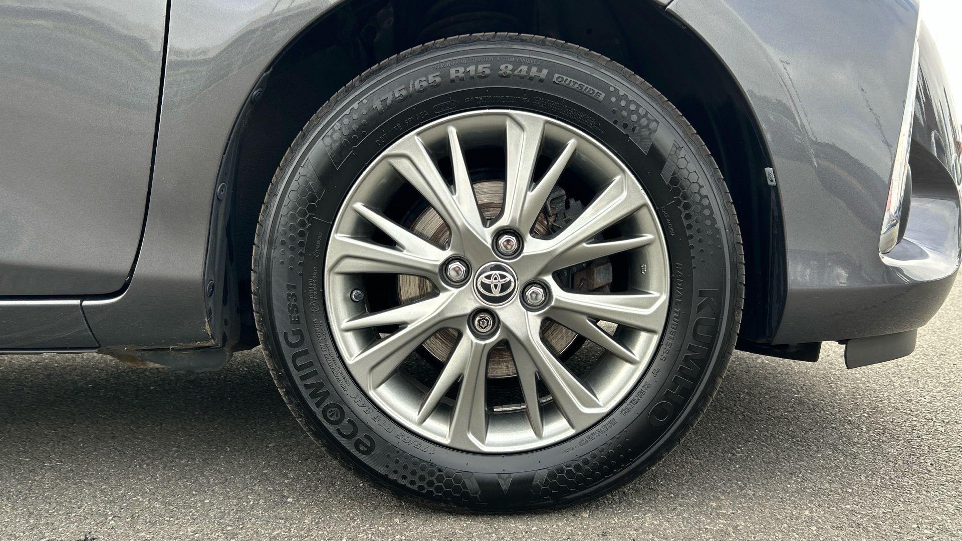 Toyota Yaris Image 21