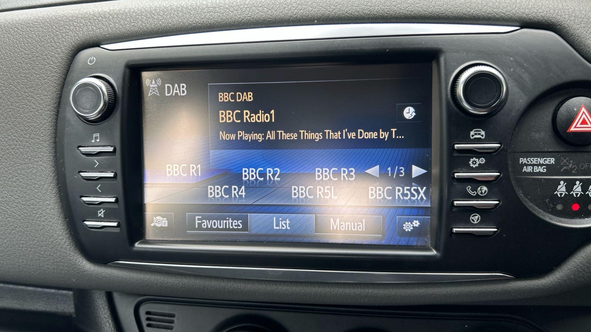Toyota Yaris Image 25