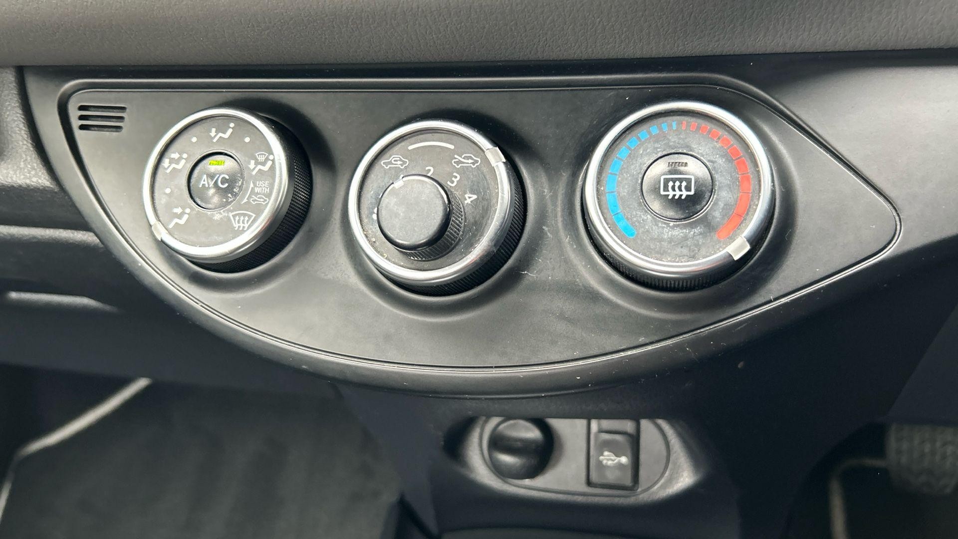 Toyota Yaris Image 31