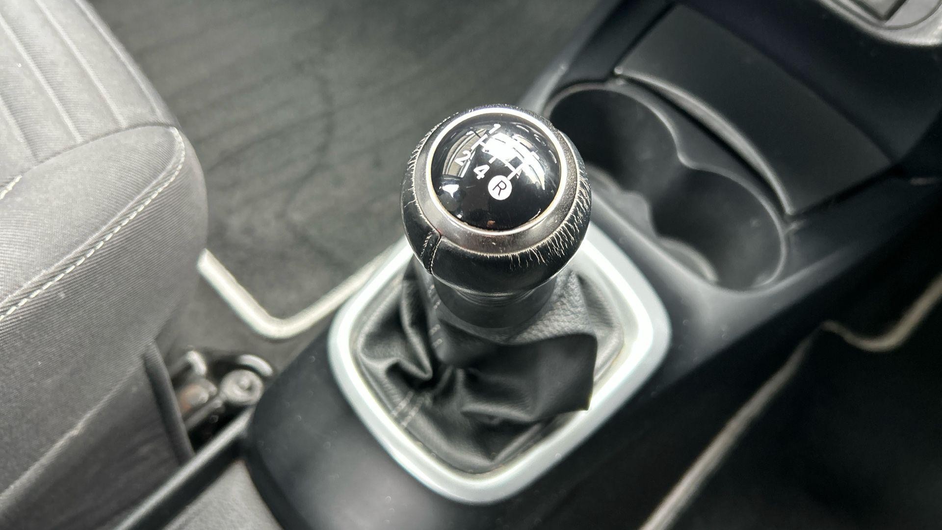 Toyota Yaris Image 33