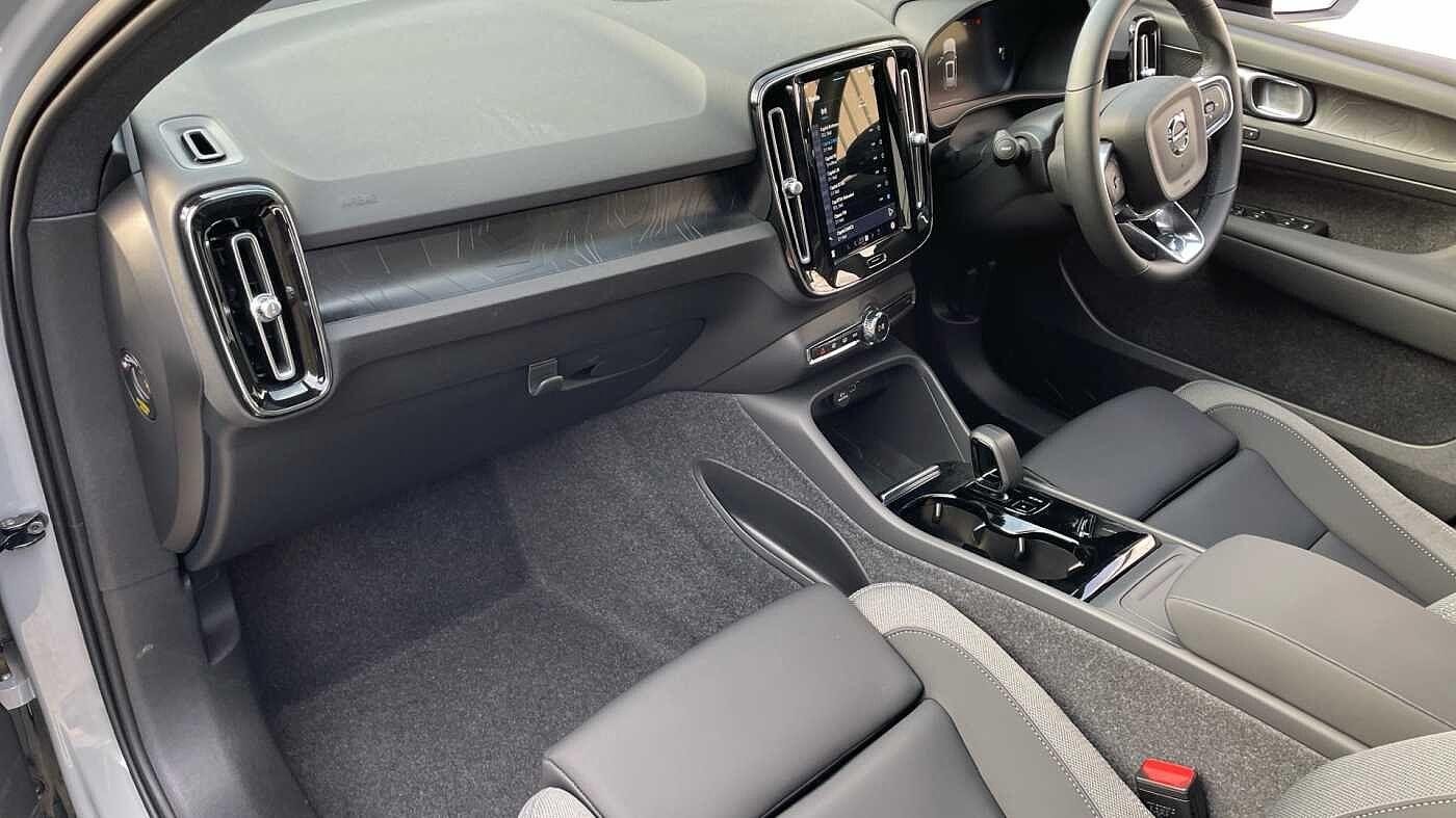 Volvo EX40 Image 5
