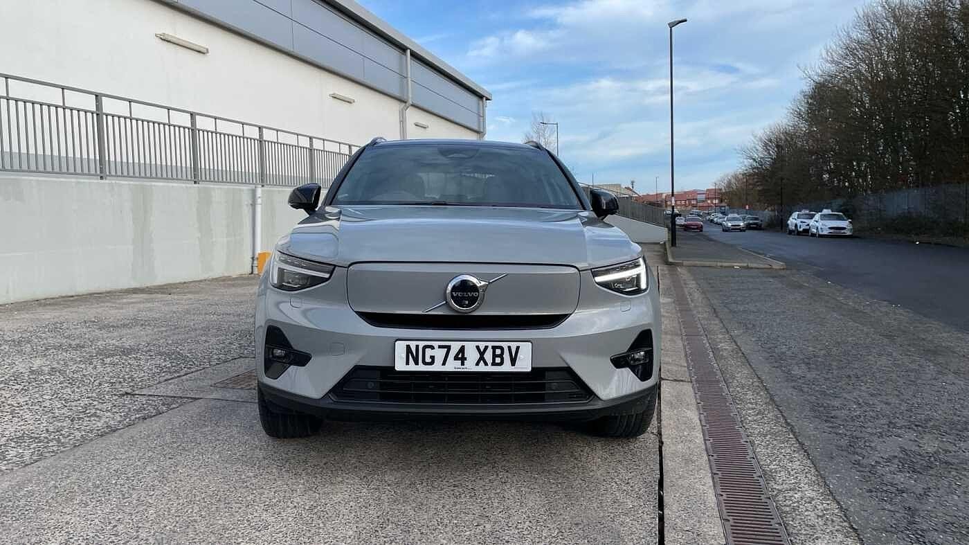 Volvo EX40 Image 13