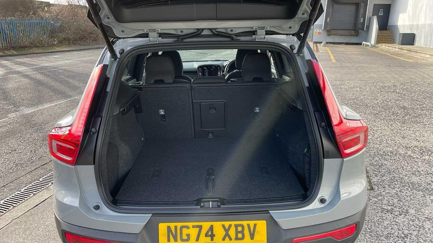 Volvo EX40 Image 18