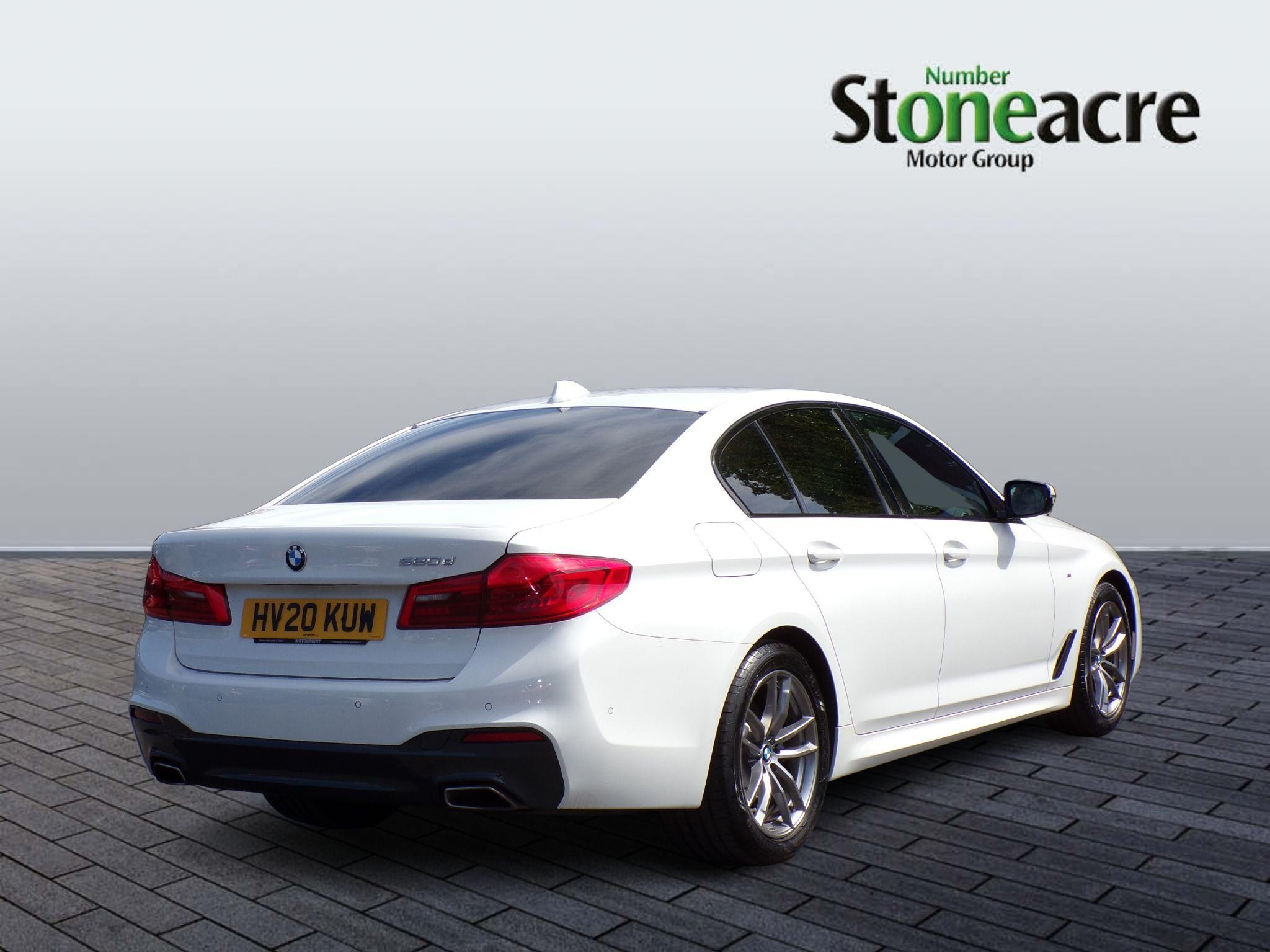 BMW 5 Series Image 3