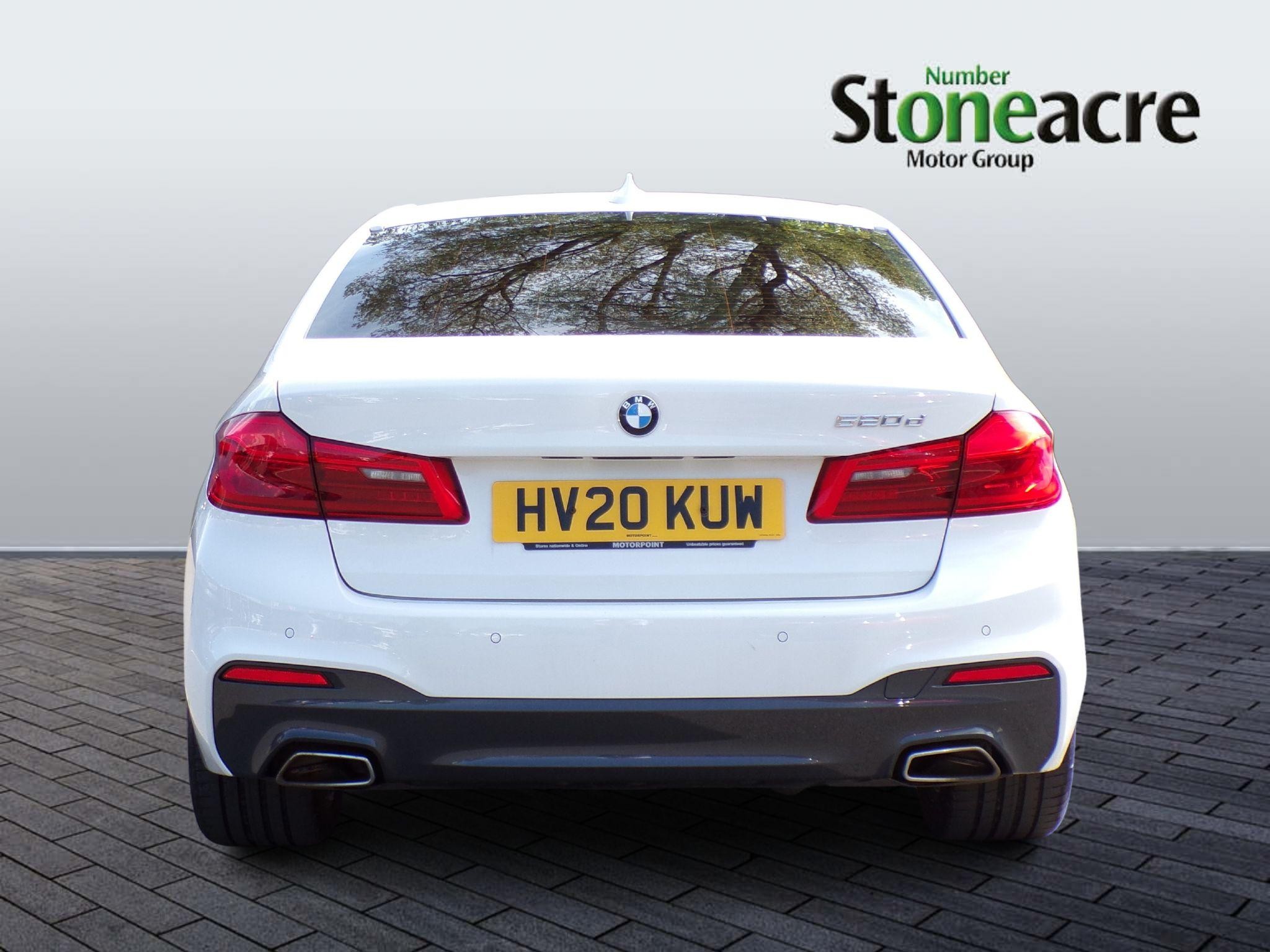BMW 5 Series Image 4