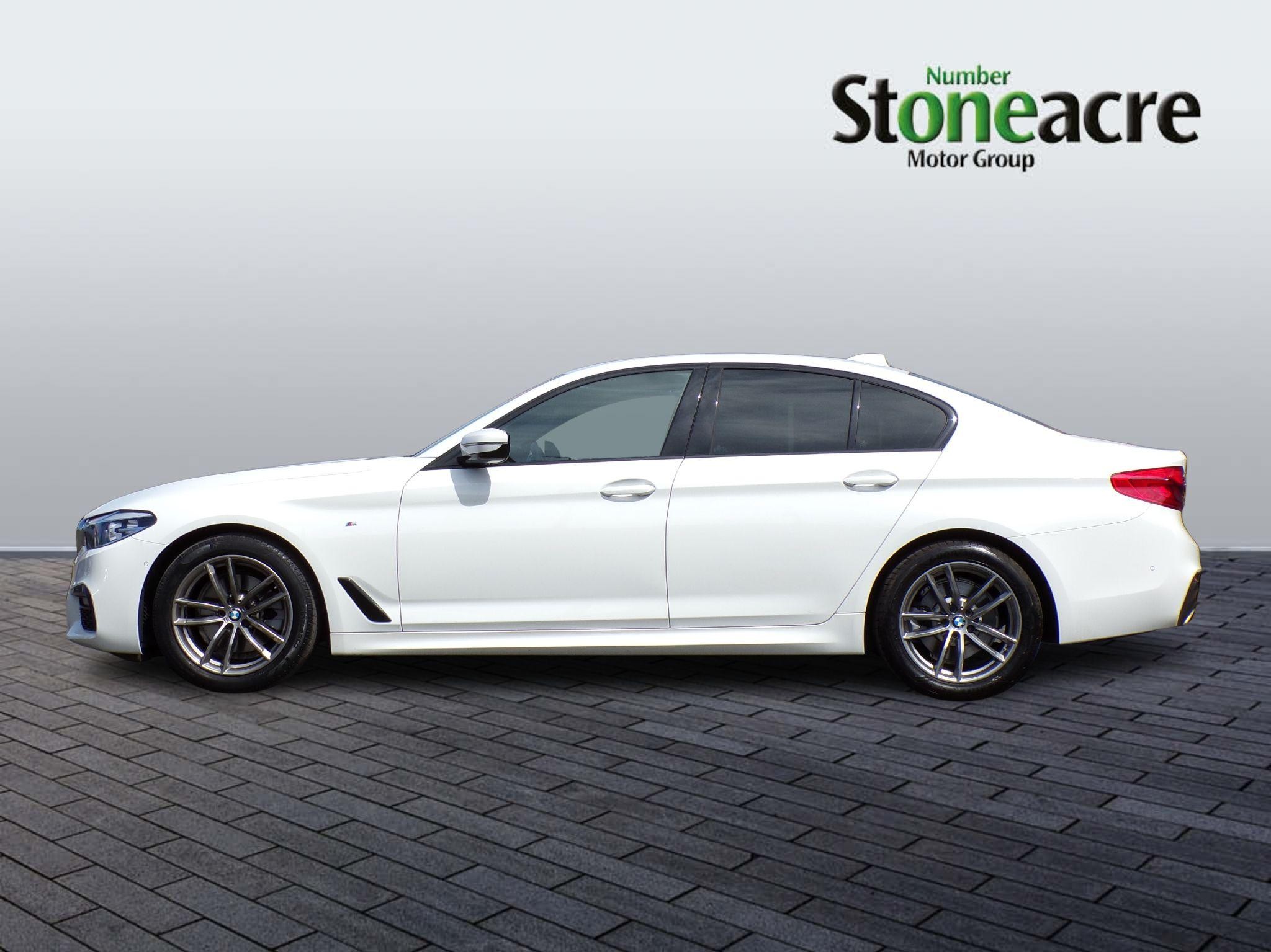 BMW 5 Series Image 6