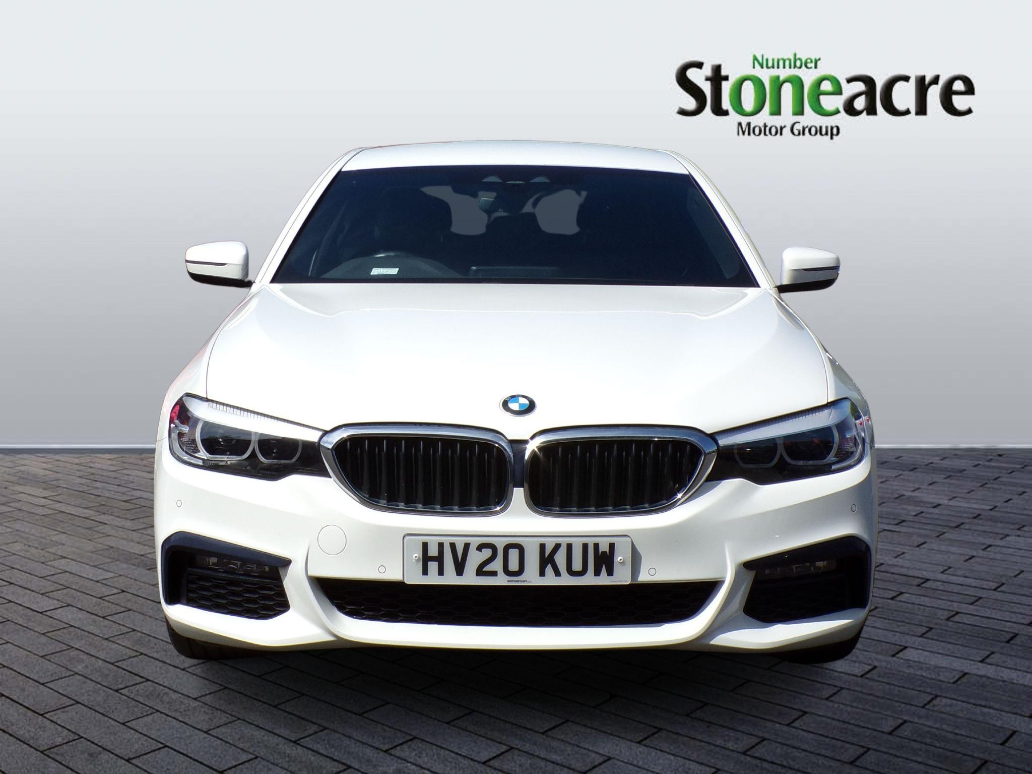 BMW 5 Series Image 8