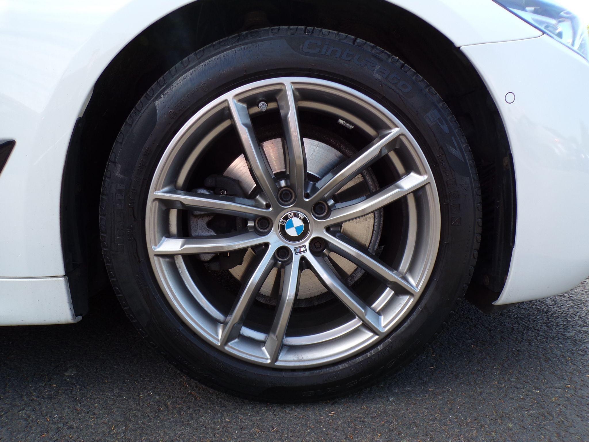 BMW 5 Series Image 9