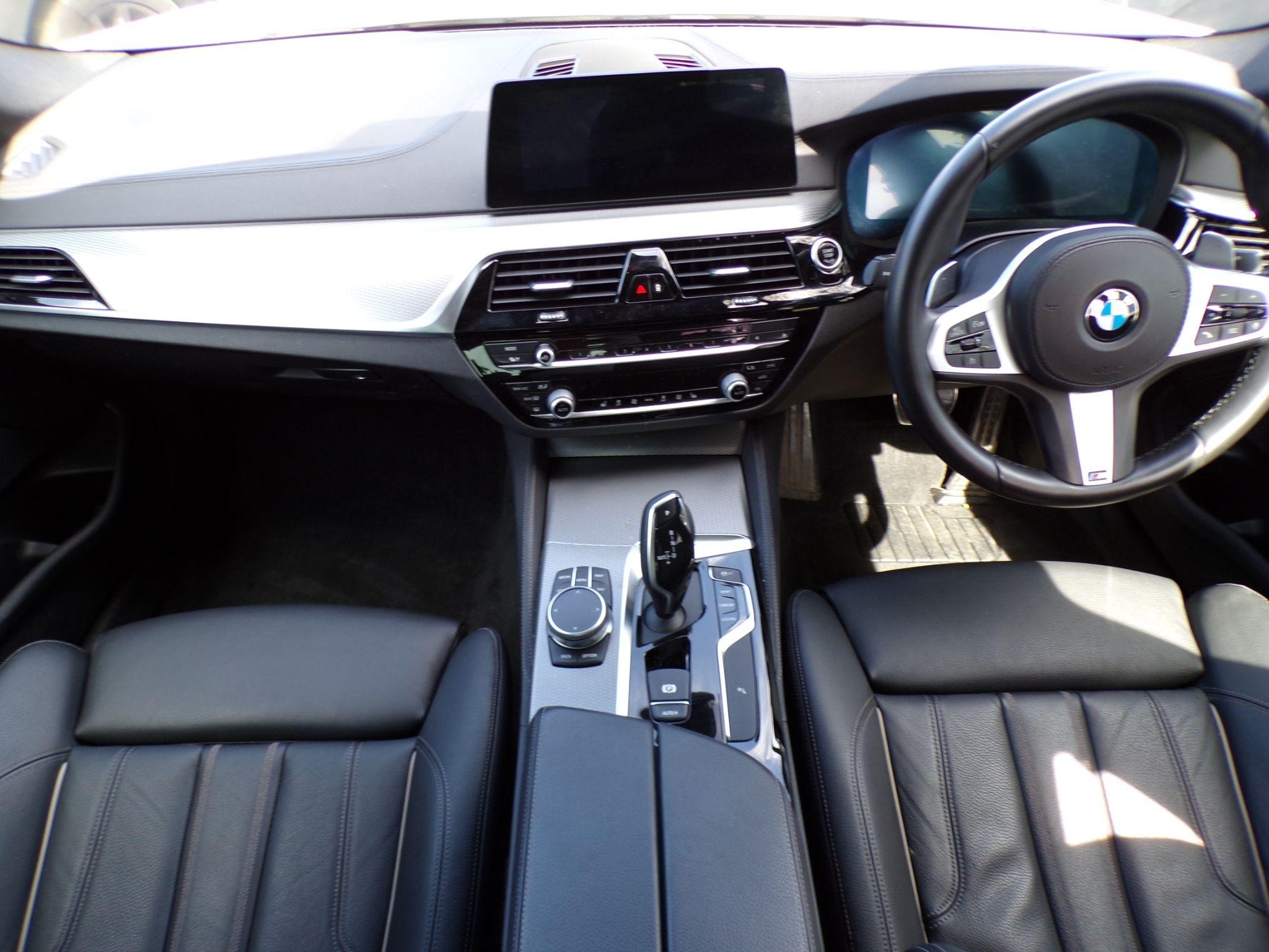 BMW 5 Series Image 12