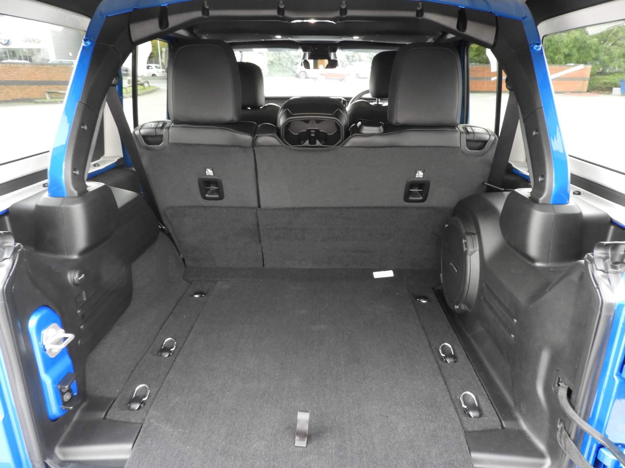 Jeep Wrangler Image 9