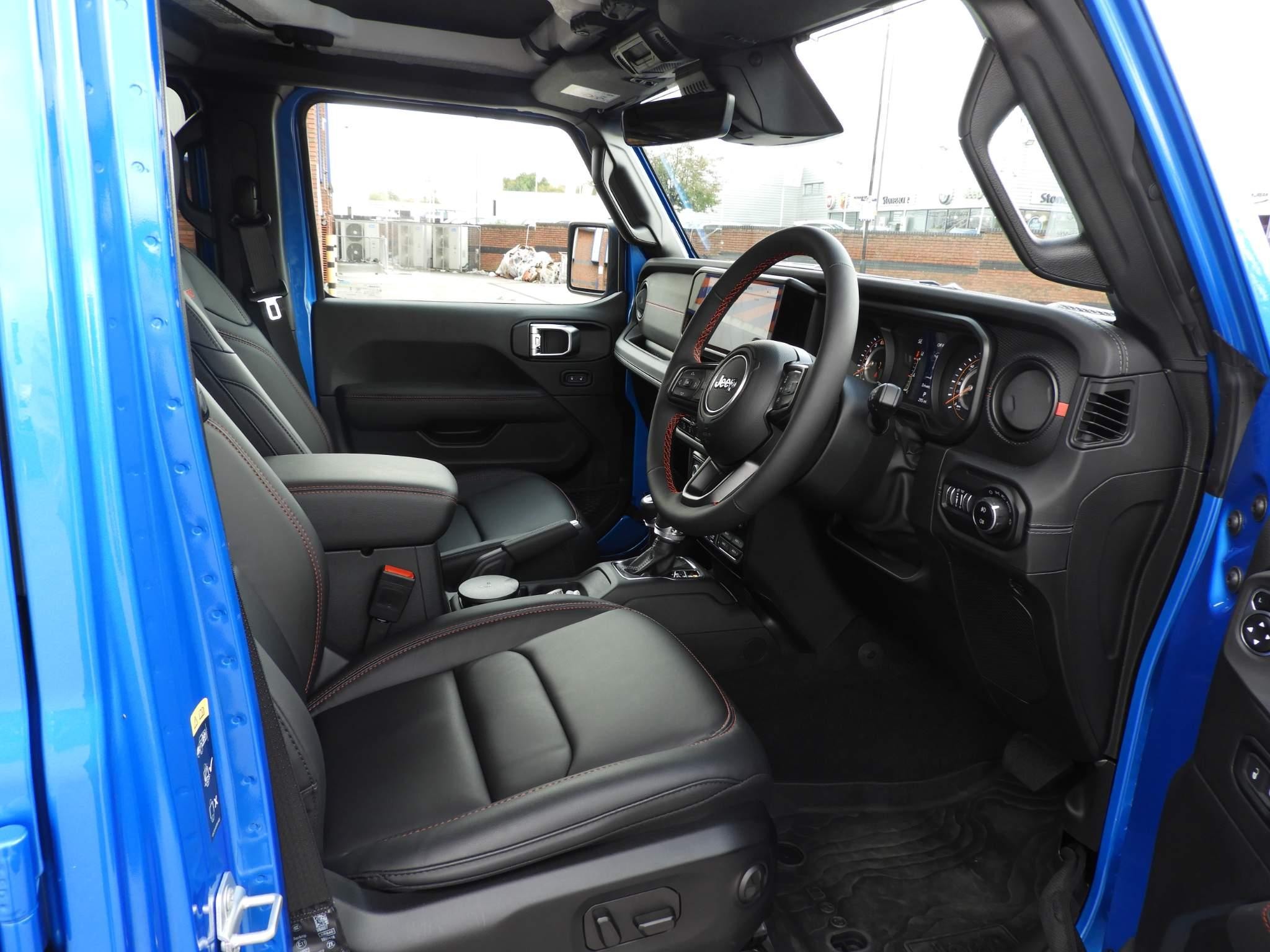 Jeep Wrangler Image 12