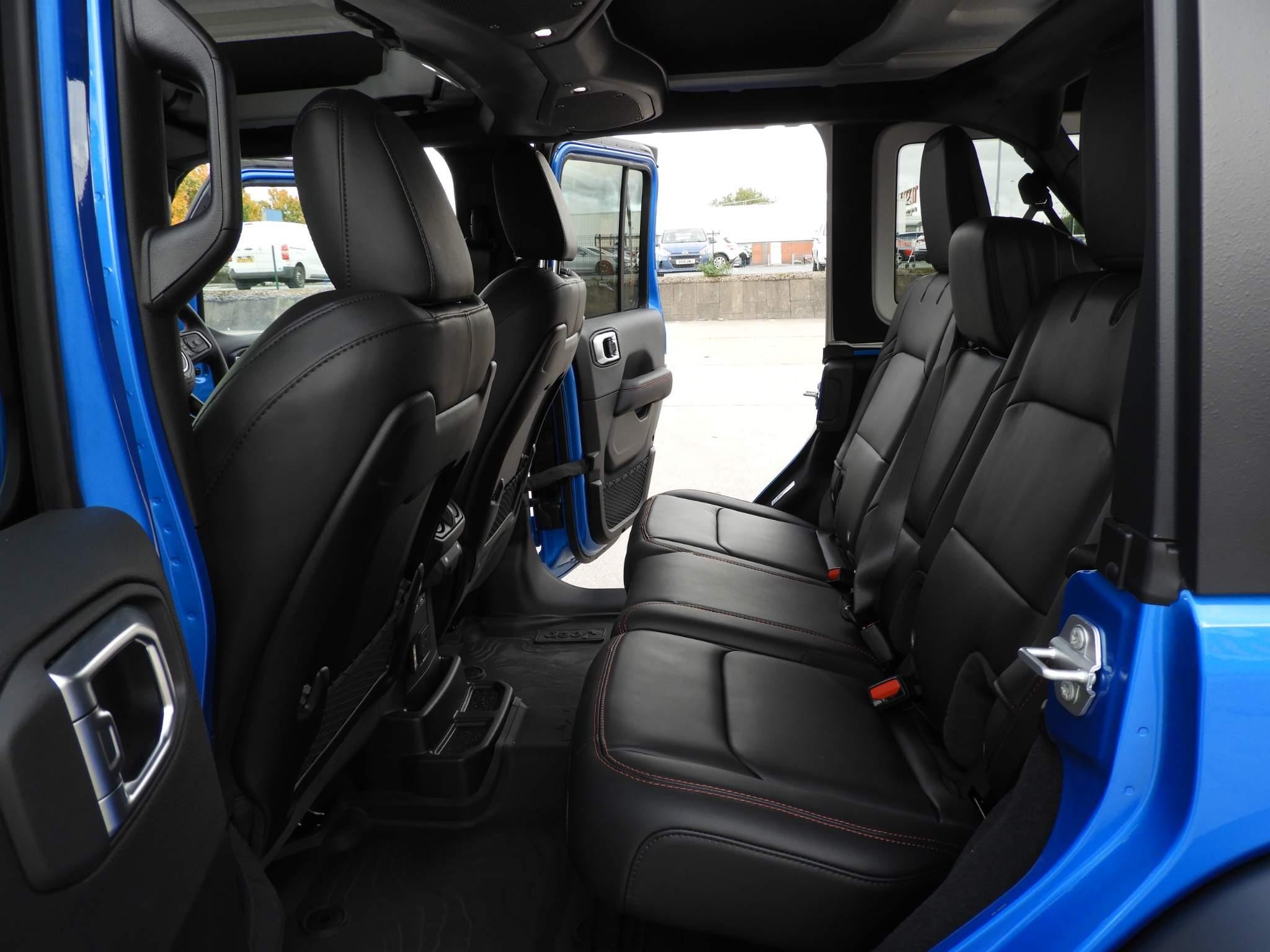 Jeep Wrangler Image 17