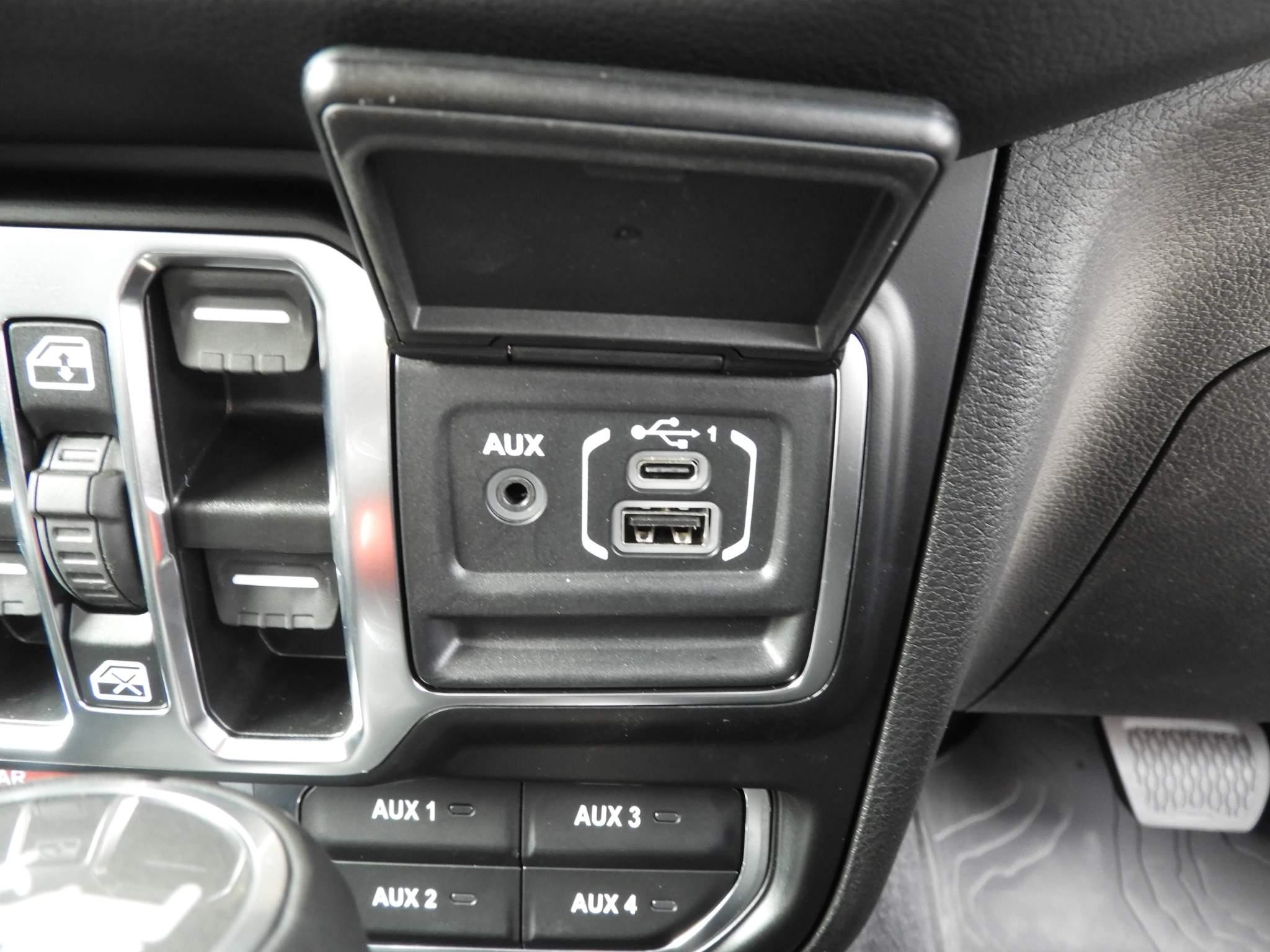 Jeep Wrangler Image 22