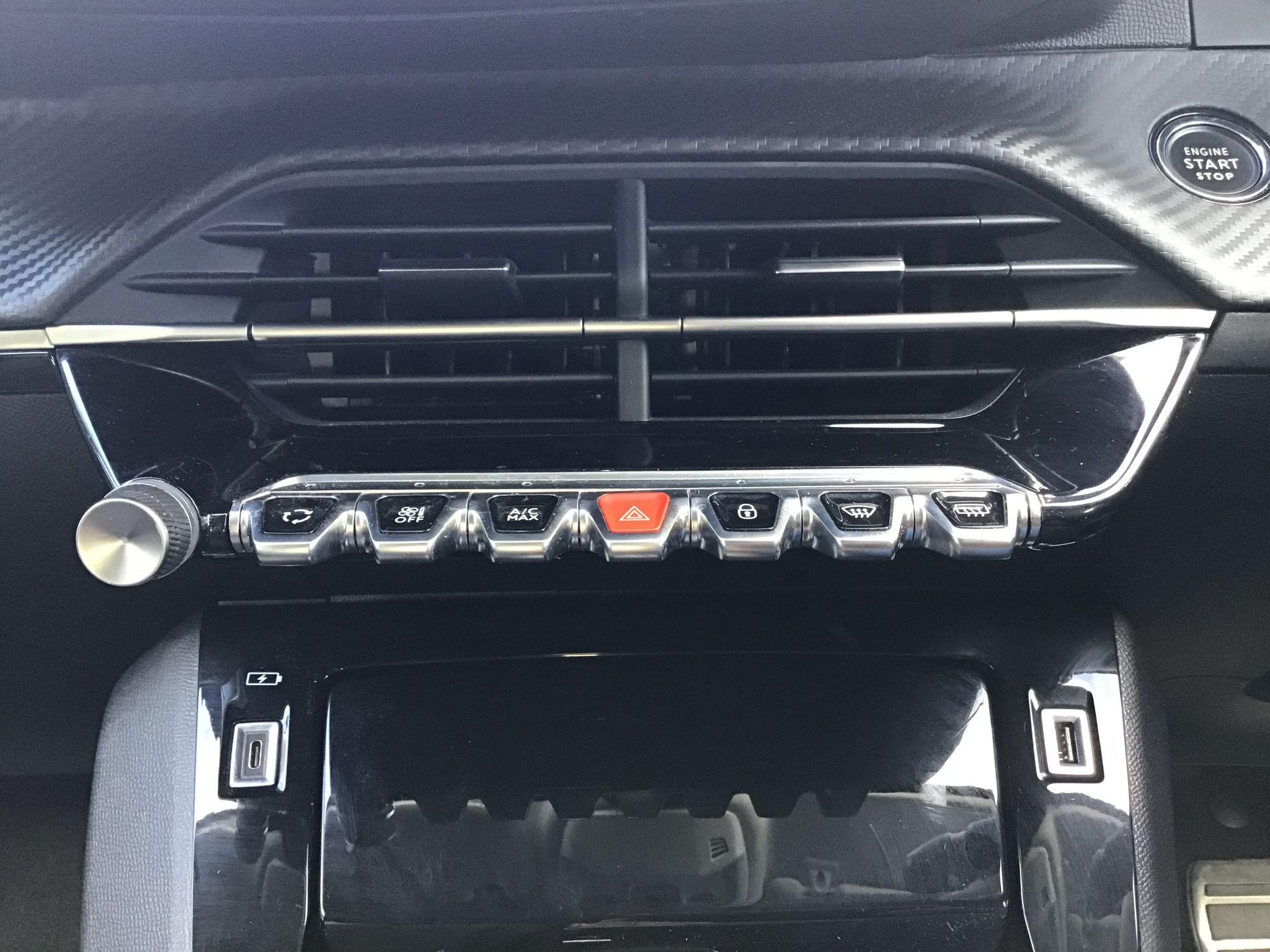 Peugeot 208 Image 10