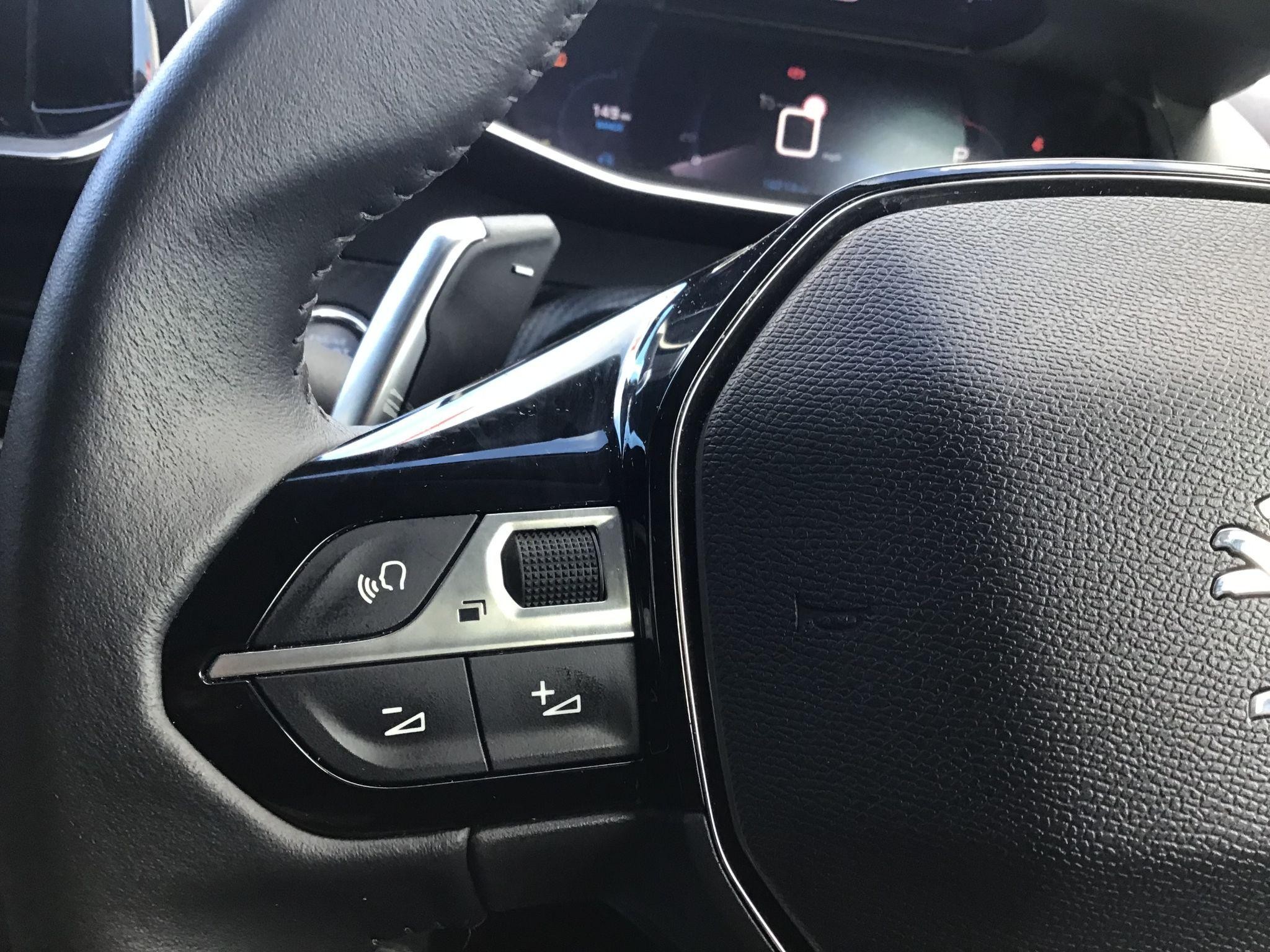 Peugeot 208 Image 12