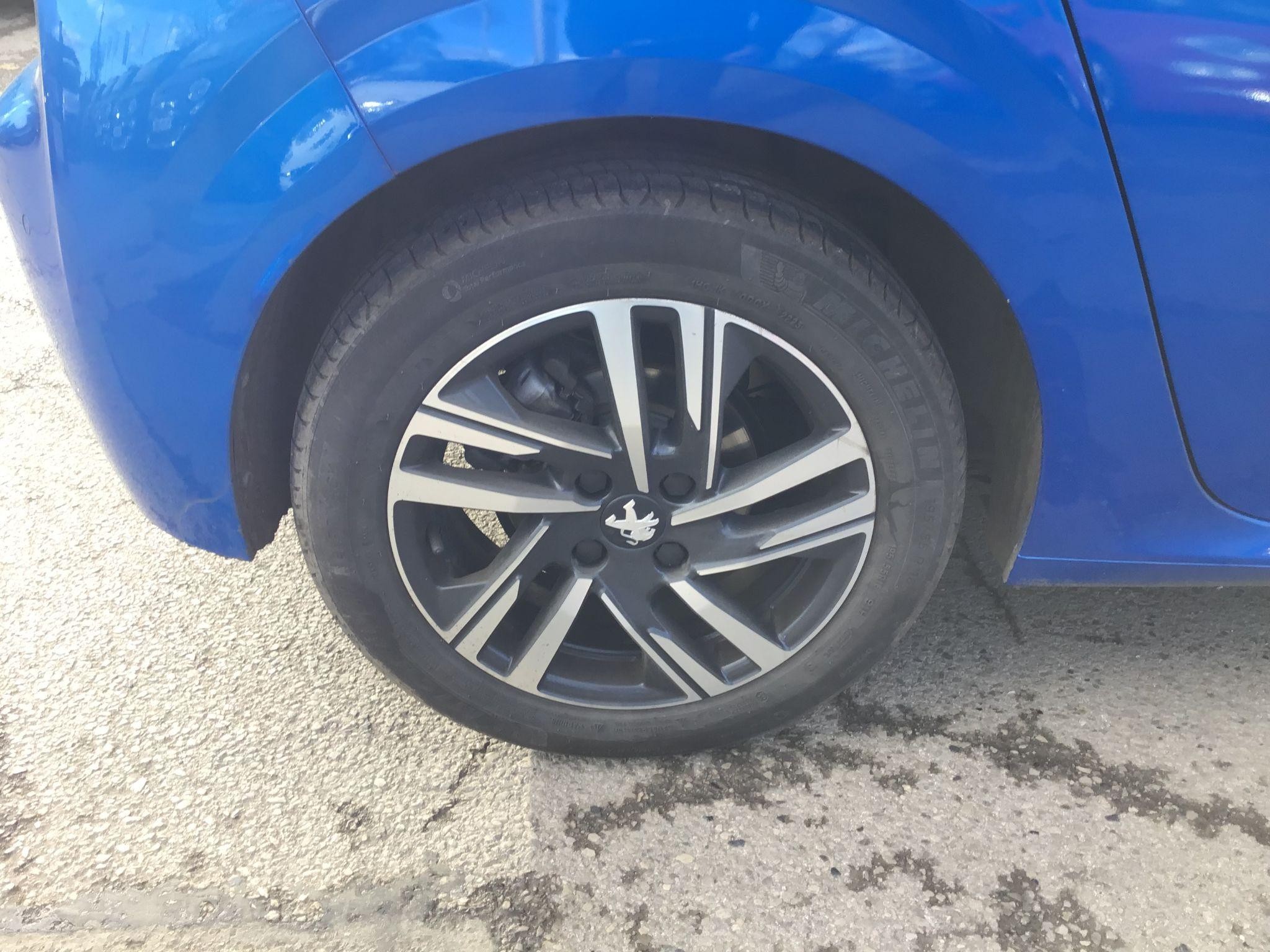 Peugeot 208 Image 15