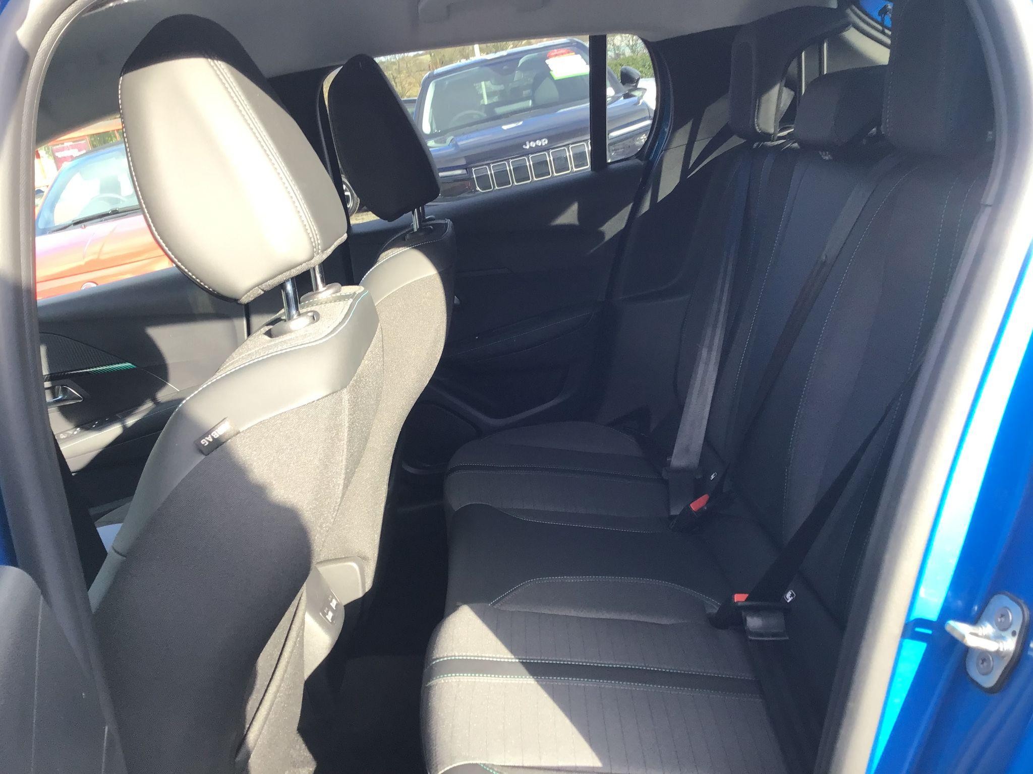 Peugeot 208 Image 17