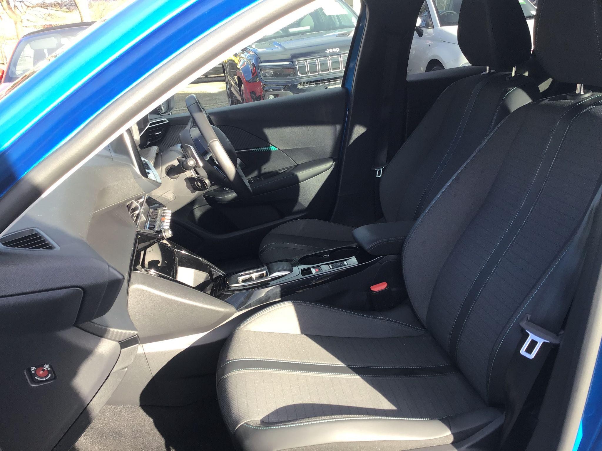 Peugeot 208 Image 18
