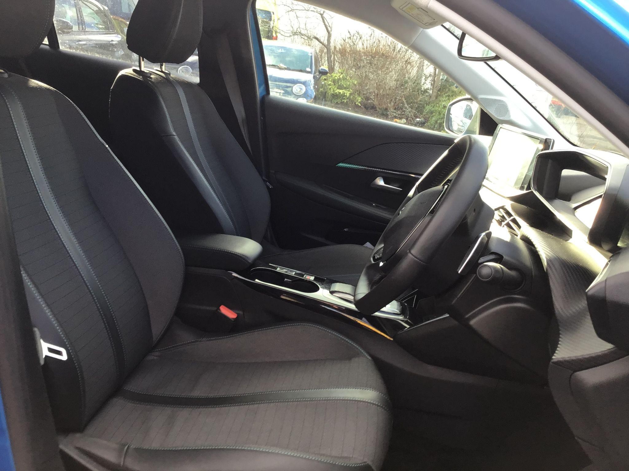 Peugeot 208 Image 20
