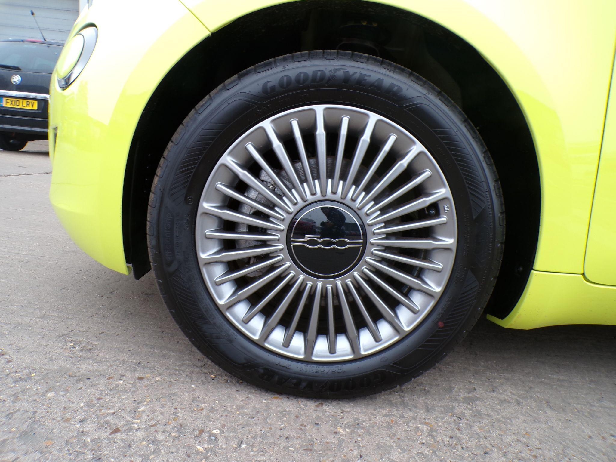 Fiat 500 Electric Image 11