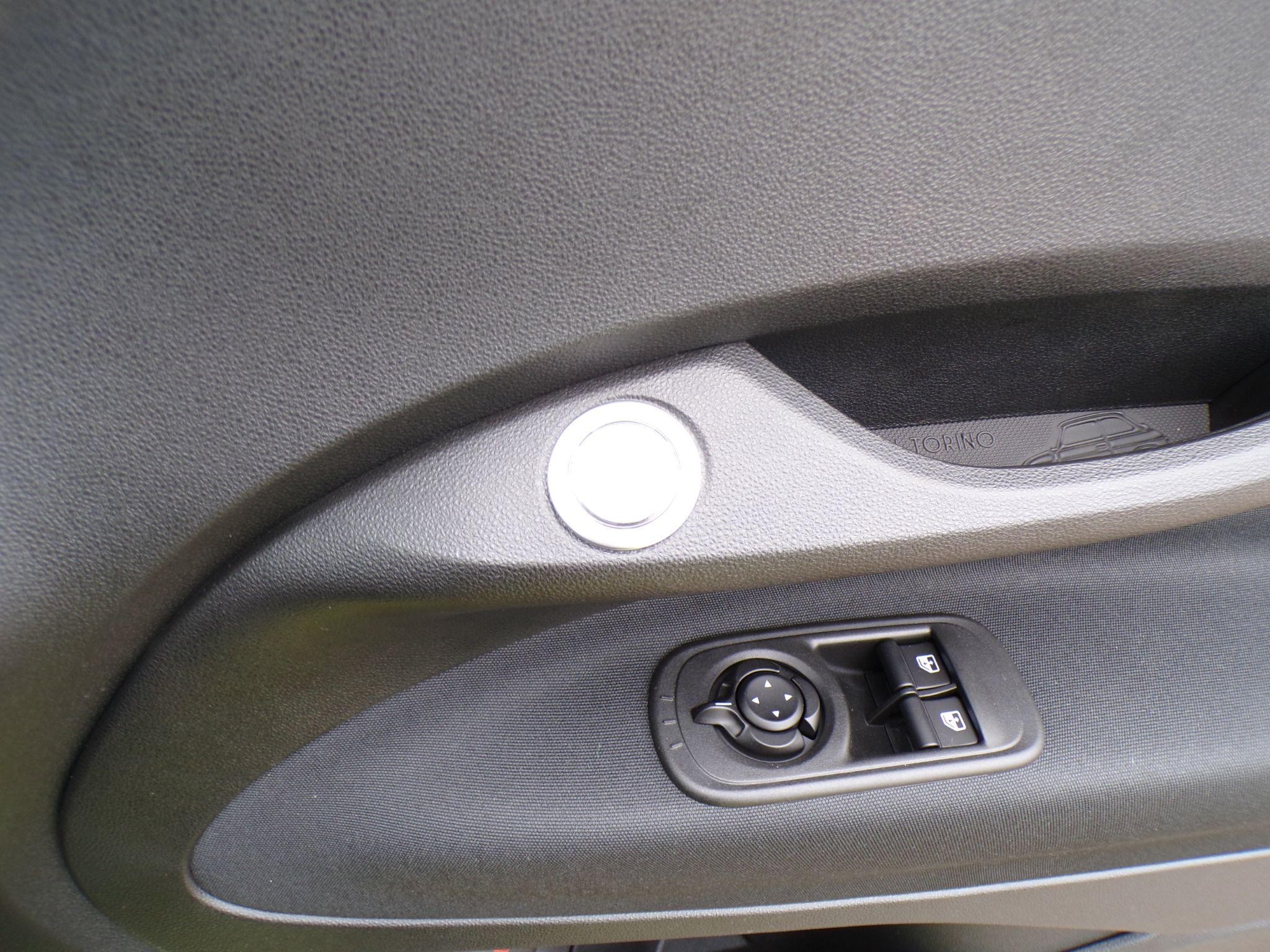 Fiat 500 Electric Image 22