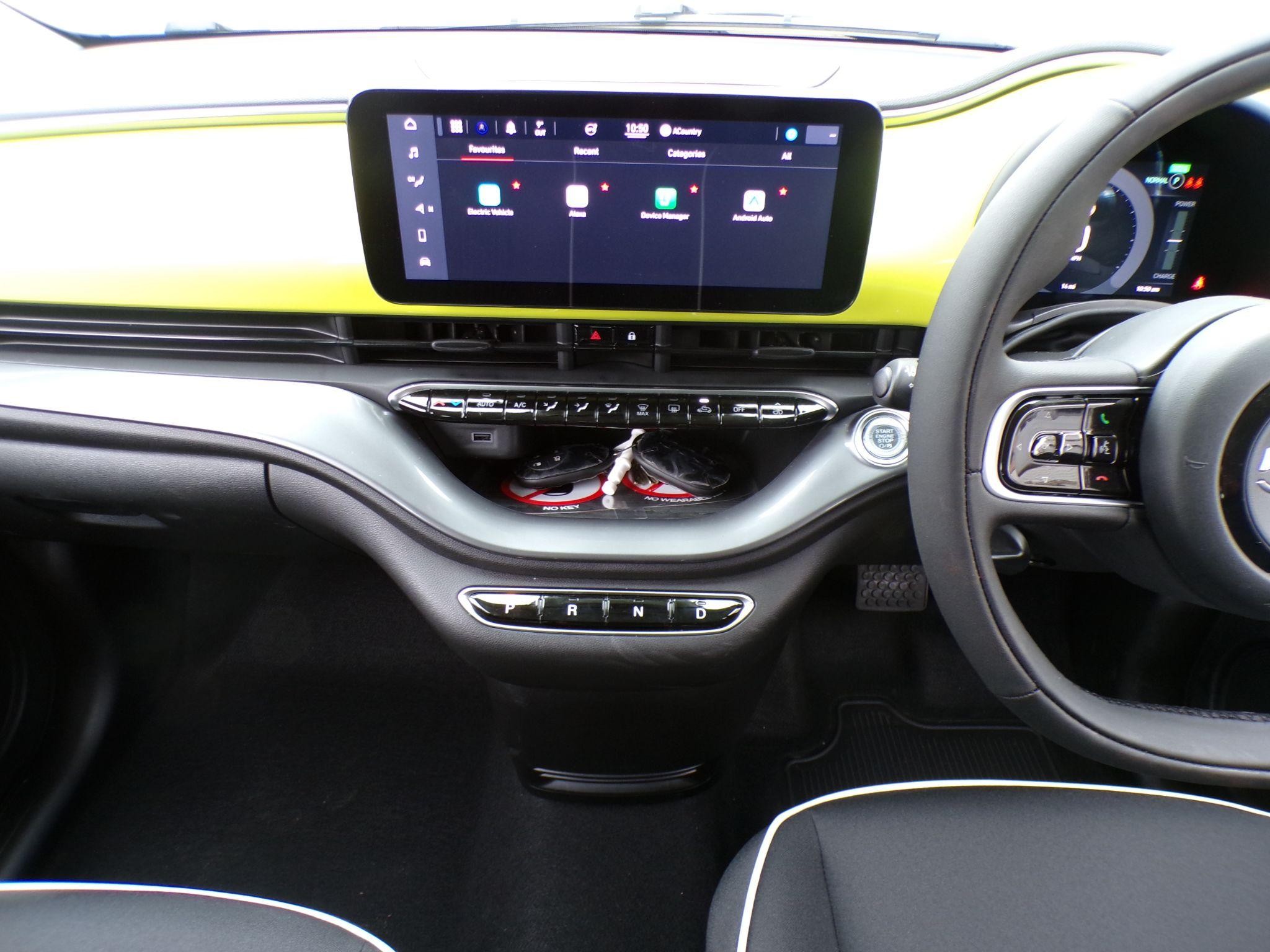 Fiat 500 Electric Image 23
