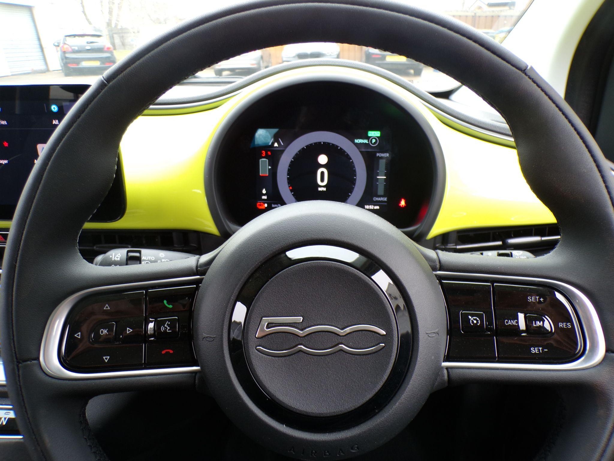 Fiat 500 Electric Image 27