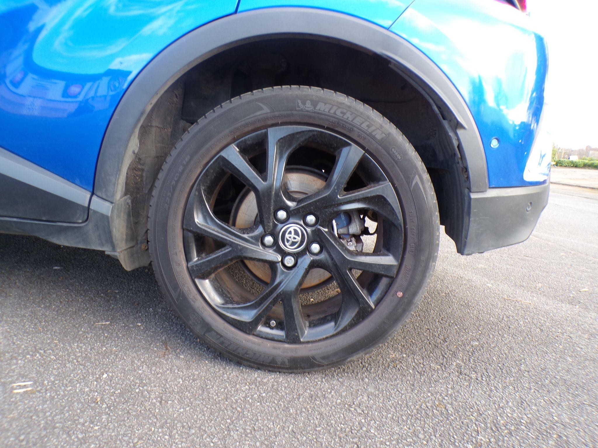 Toyota C-HR Image 9