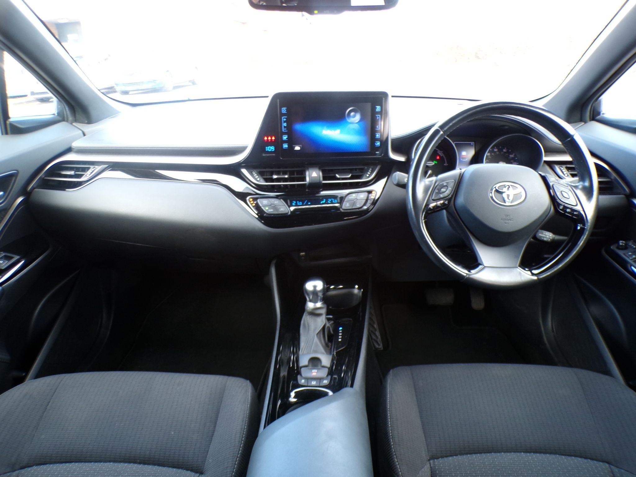 Toyota C-HR Image 11